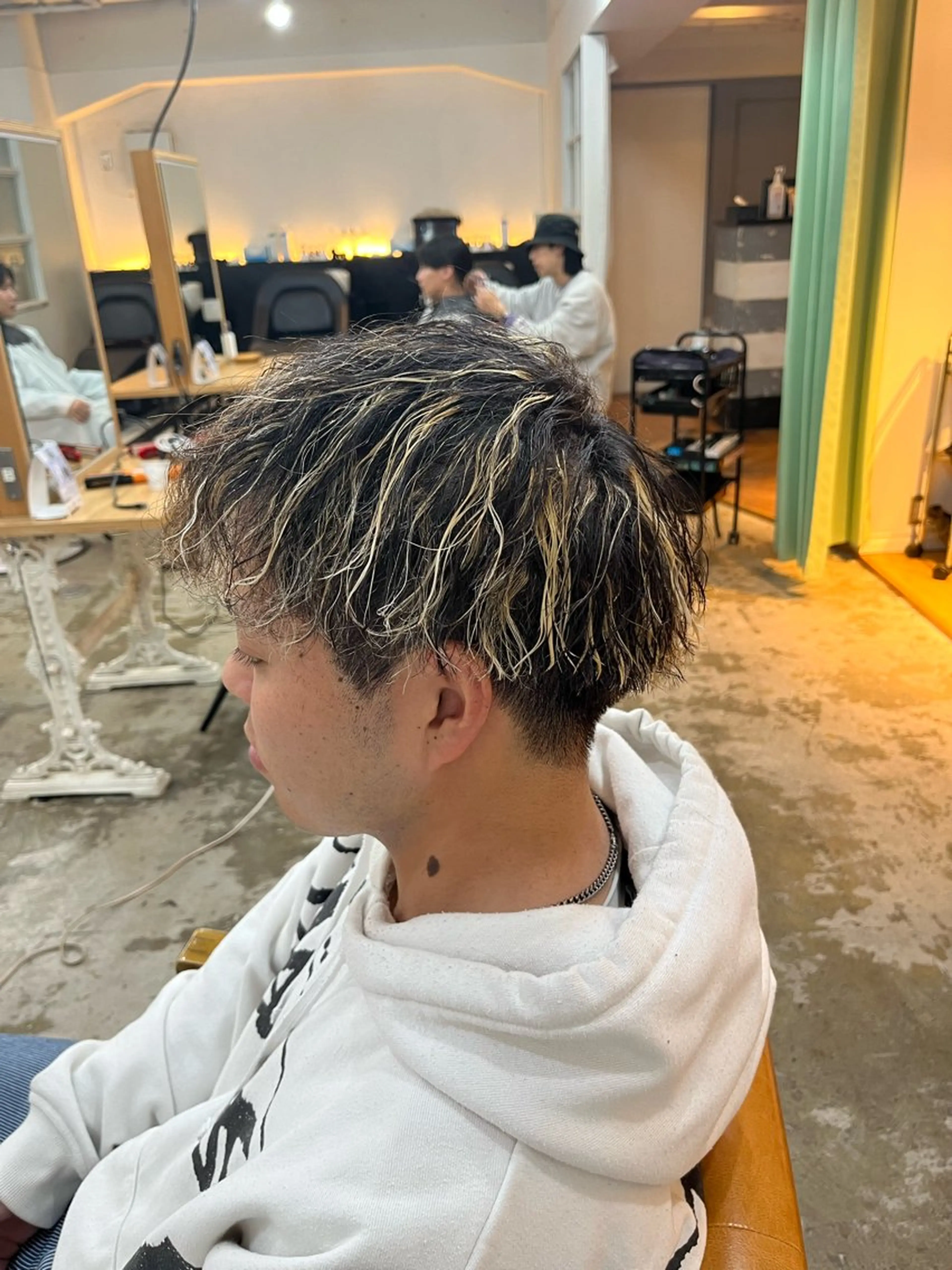 （メンズ限定）ハイライト＋パーマ＋カットの写真