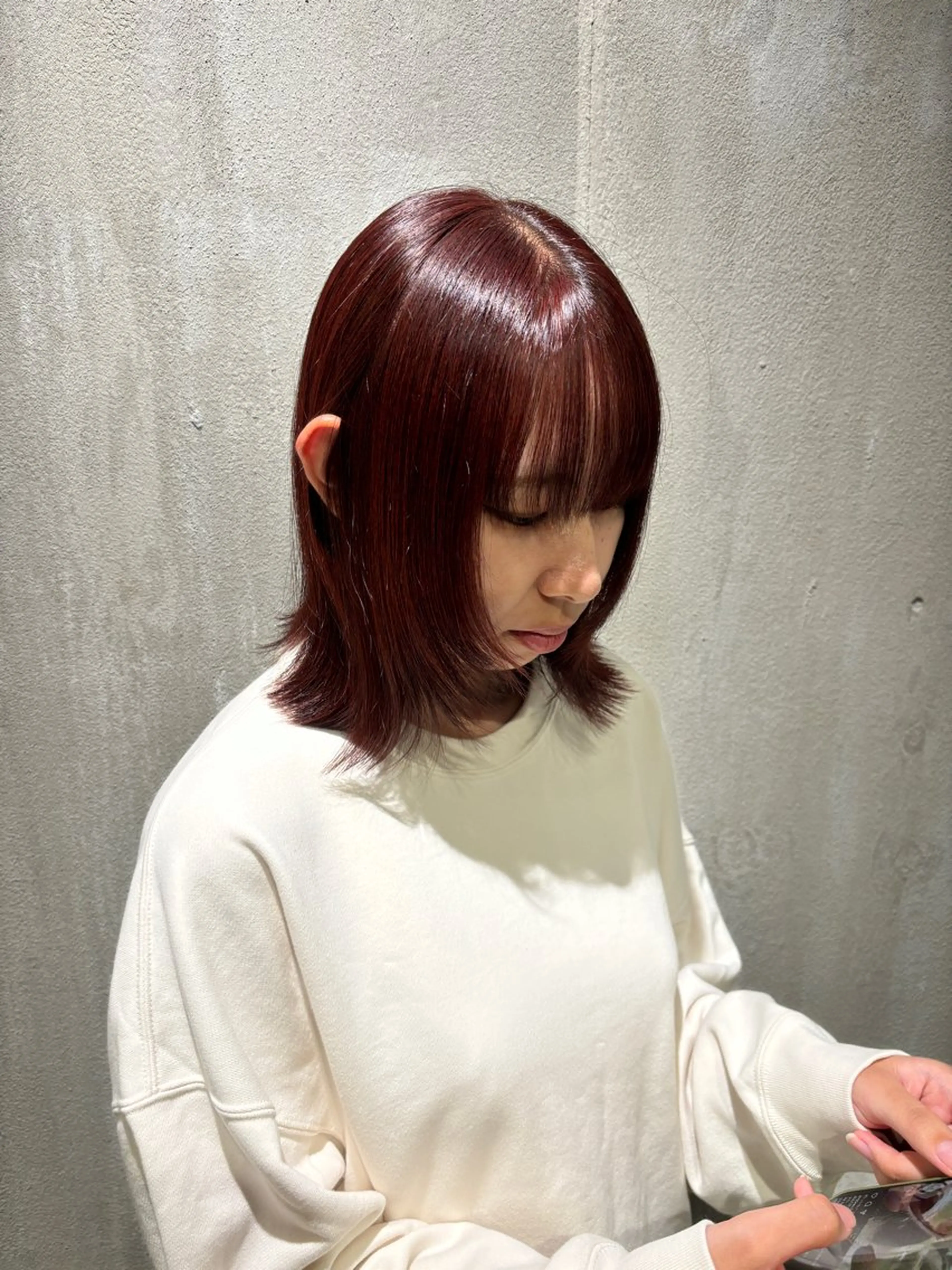 ショート カラー ボルドーカラー 顔まわりレイヤー 顔周りカット レイヤーカット ヘアカラー 小木曽 里華のヘアスタイル