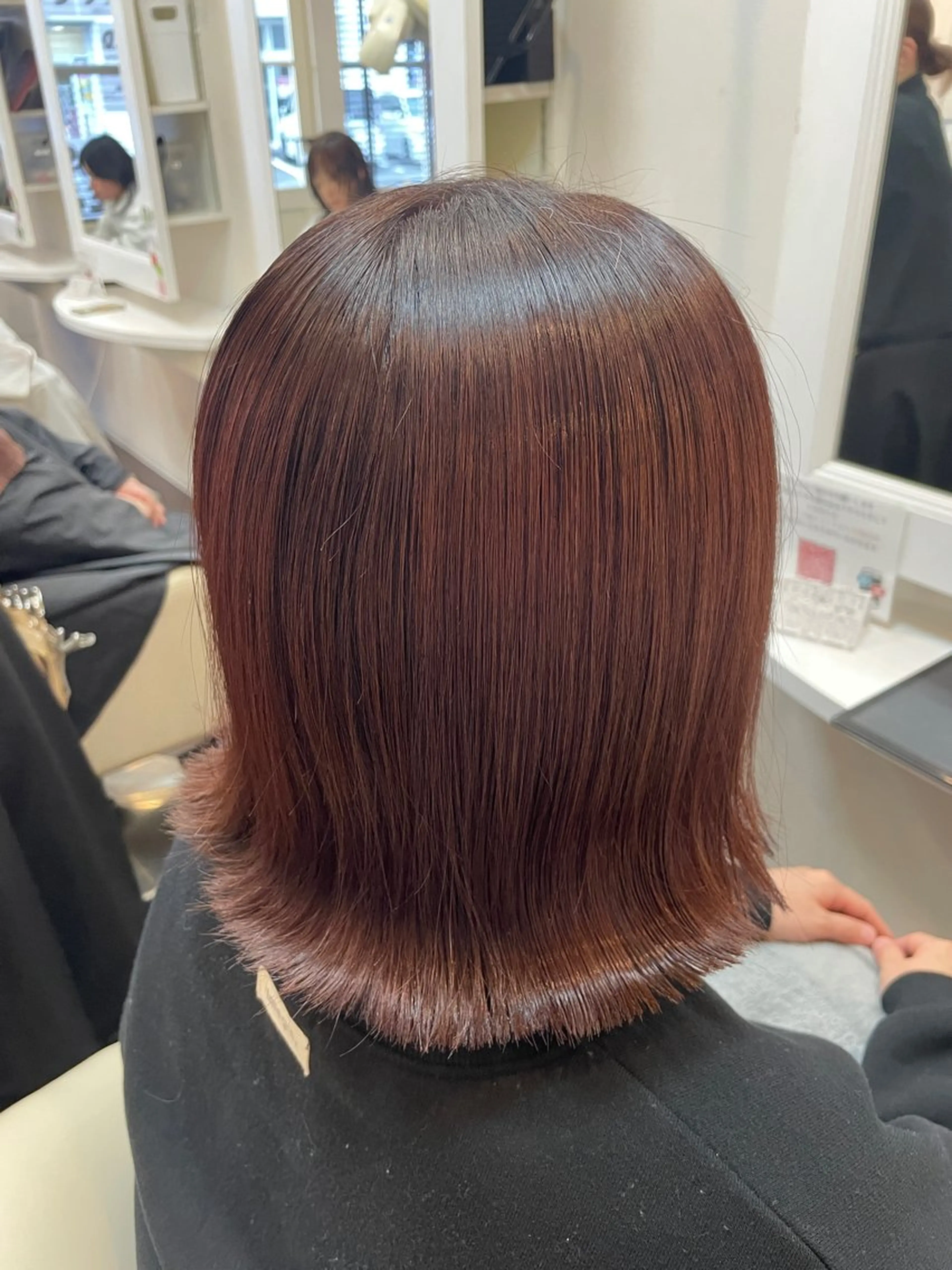 ミディアム レッドブラウン ヘアカラー トリートメント ラヴィールアーム所属・秋山 麗奈のヘアスタイル