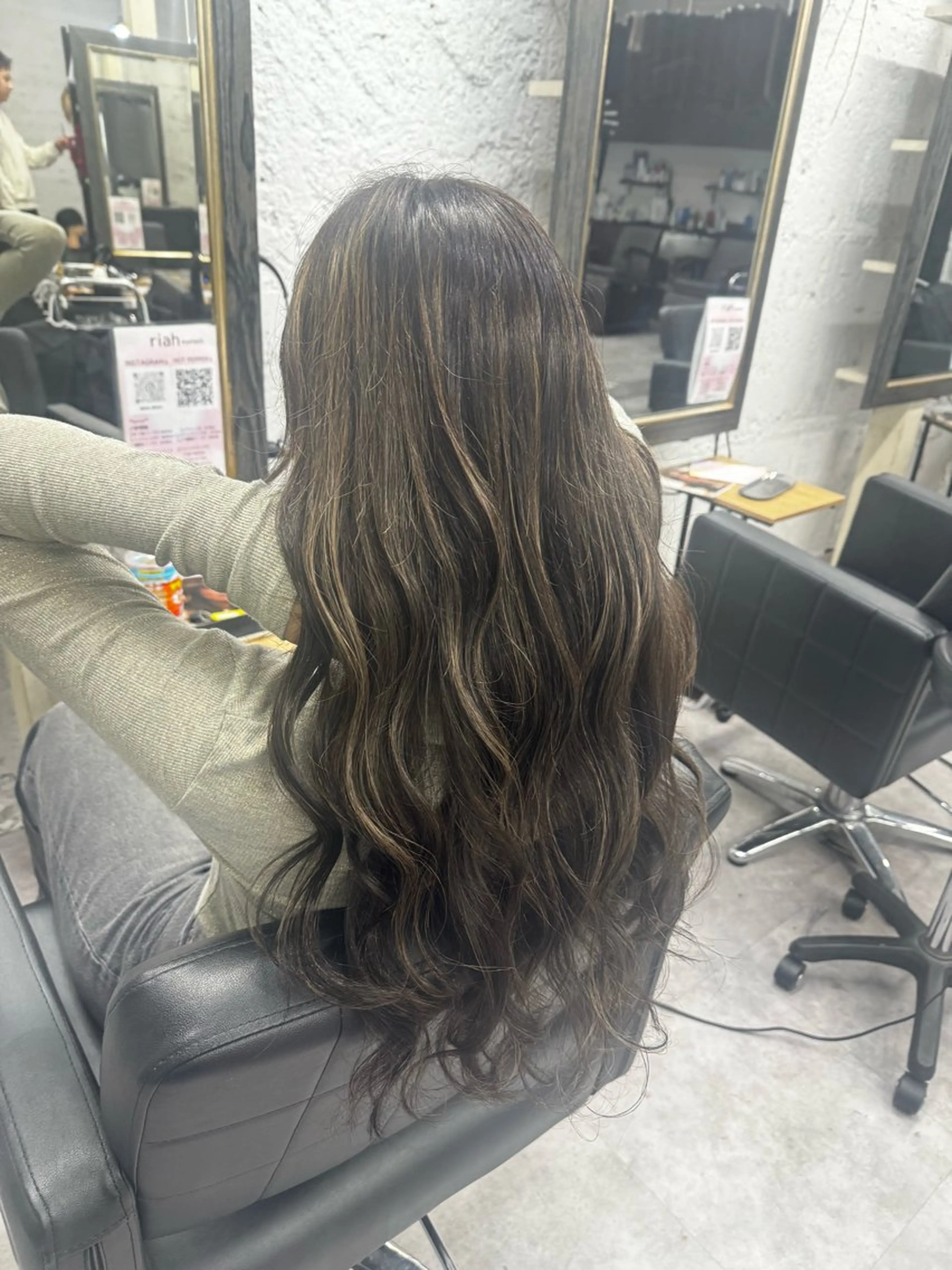 ロング カットカラー🩷 五島桜樫のヘアスタイル