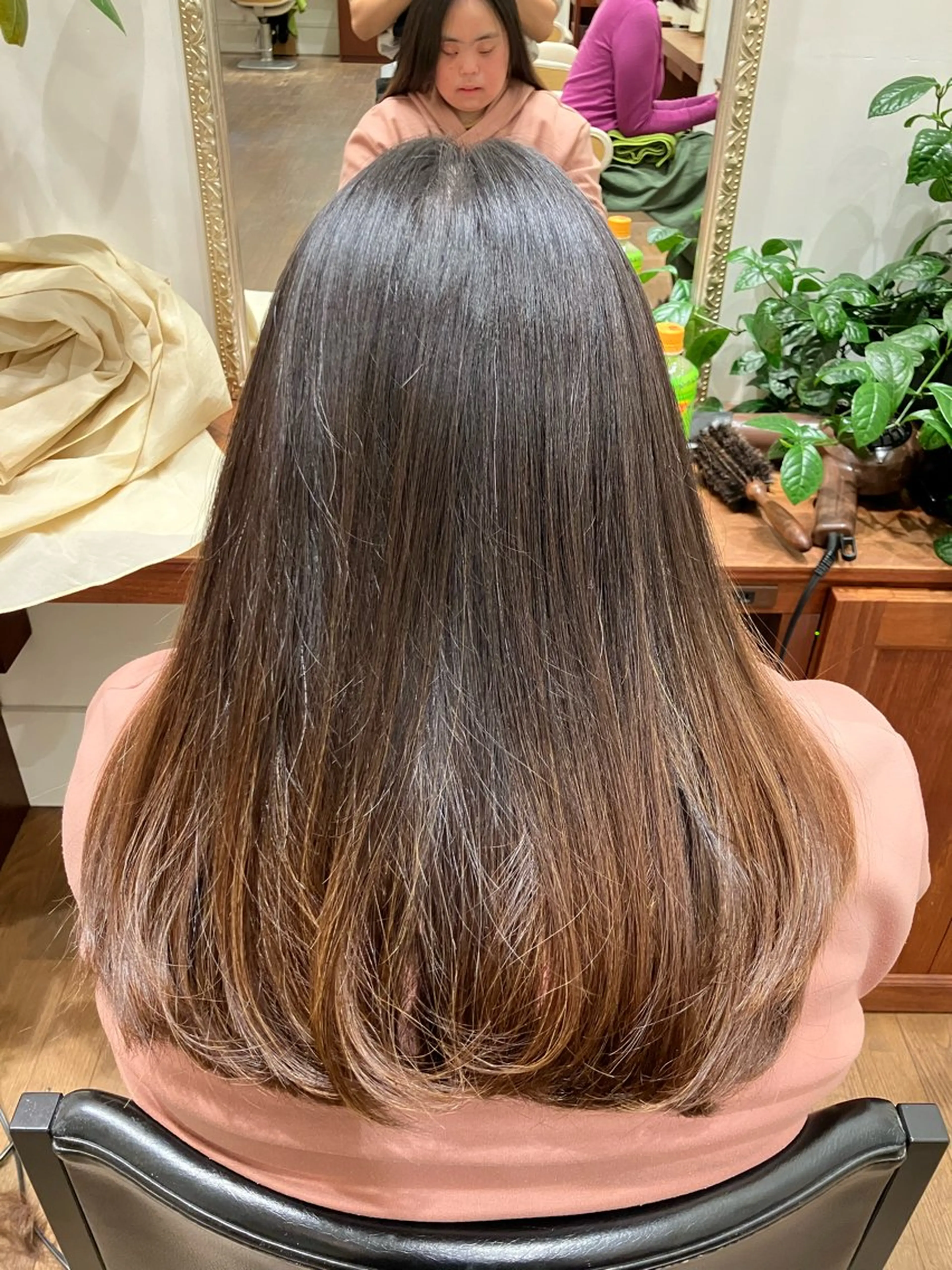 ロング レイヤーカット アンフルラージュ青山所属・宮野 佳菜のヘアスタイル