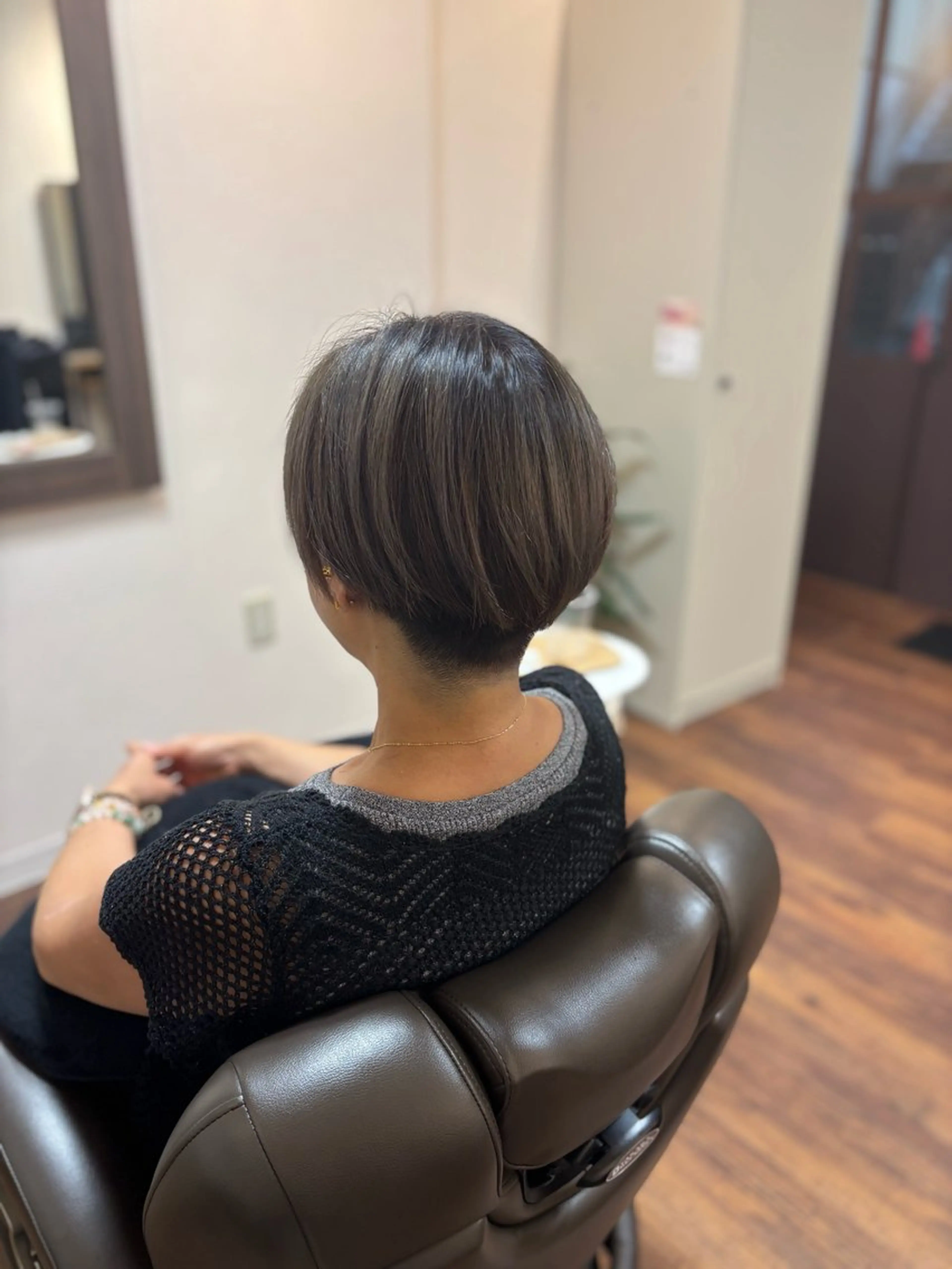 ショート ヘアカラー JIU所属・池岡 洋子のヘアスタイル
