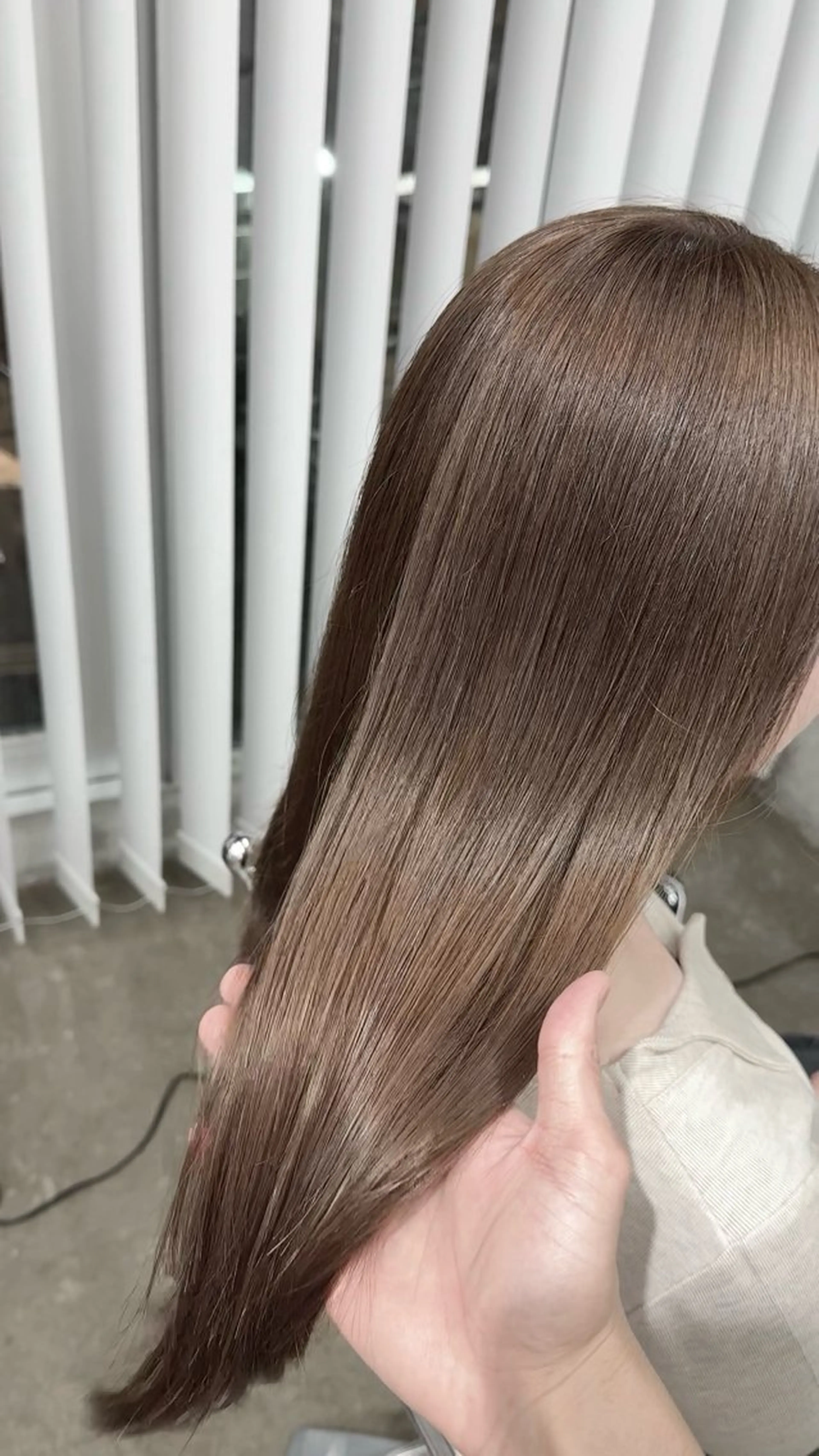ロング カラー ベージュカラー ブリーチ ダブルカラー ブリーチなしカラー オリーブベージュ カット ヘアカラー トリートメント 高橋大樹/グレージュ 透明感/髪質改善のヘアスタイル