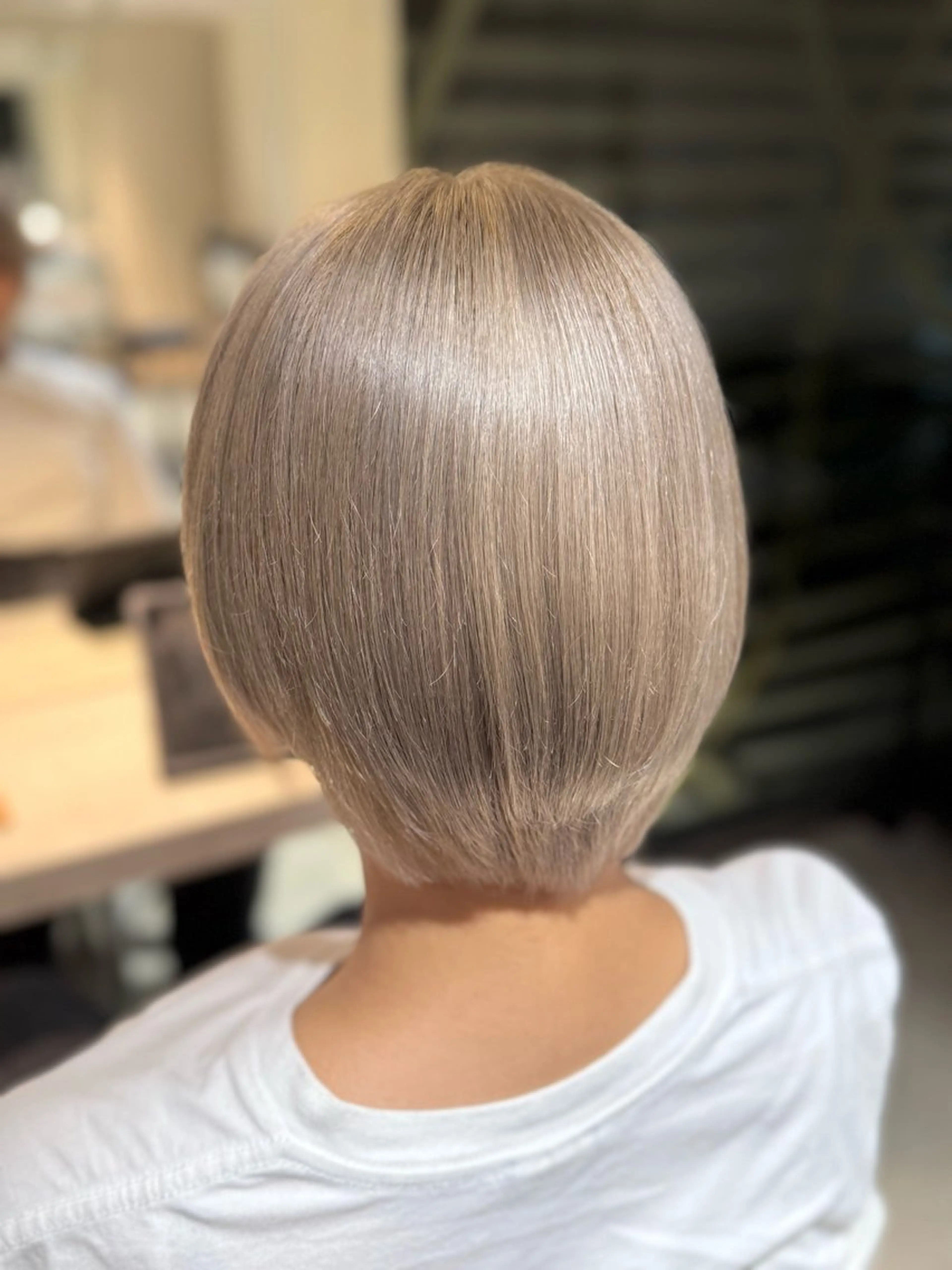 ショート カラー ベージュカラー ブリーチ ホワイトベージュ 🦋🫧艶髪カラー 🫧🦋あいりのヘアスタイル