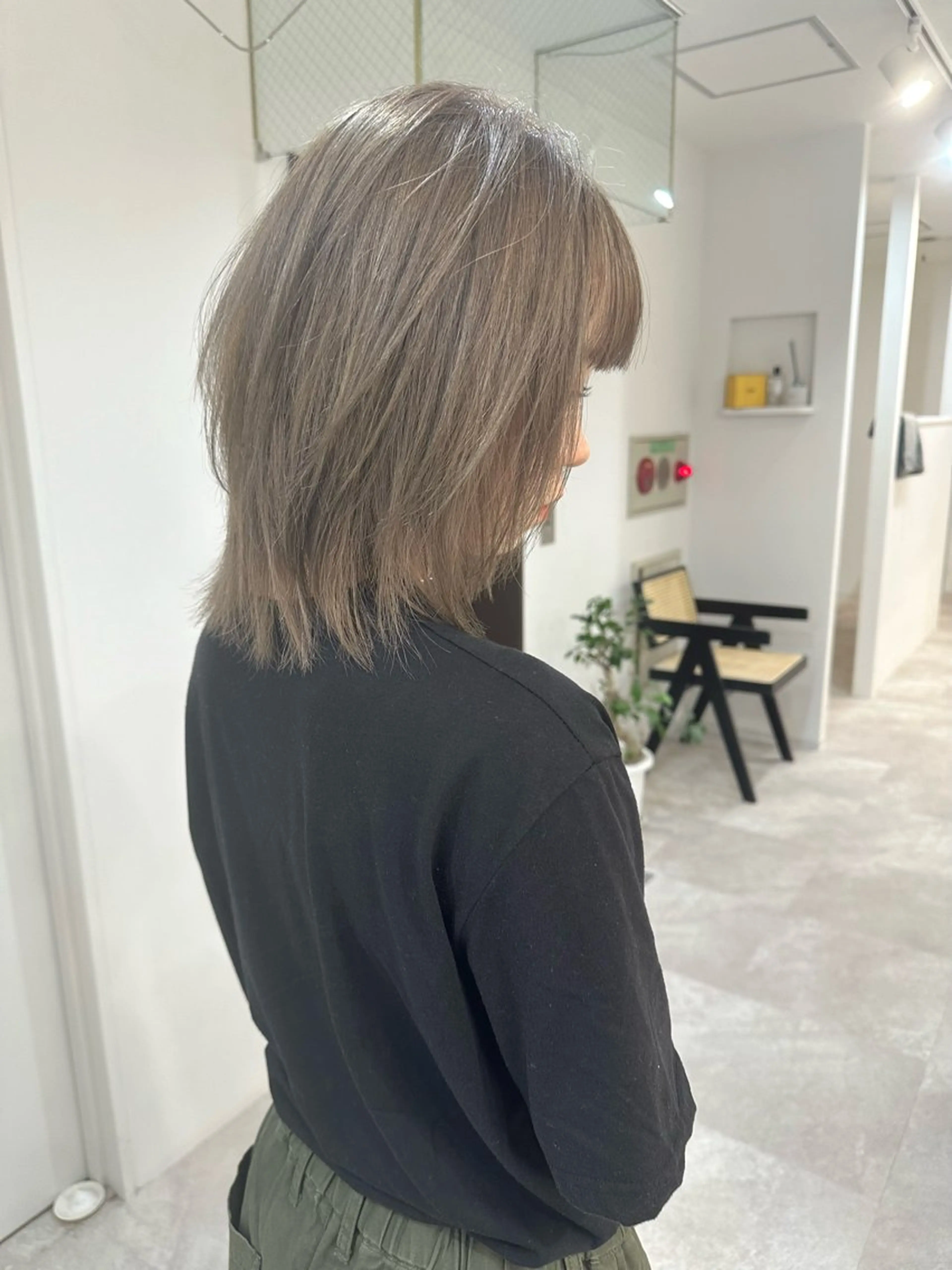 ショート カラー ヘアアレンジ ブリーチ グレージュ ミルクティーグレージュ SALOWIN京都河原町Suite店所属・外国人風レイヤー/ ハイトーンSHUのヘアスタイル