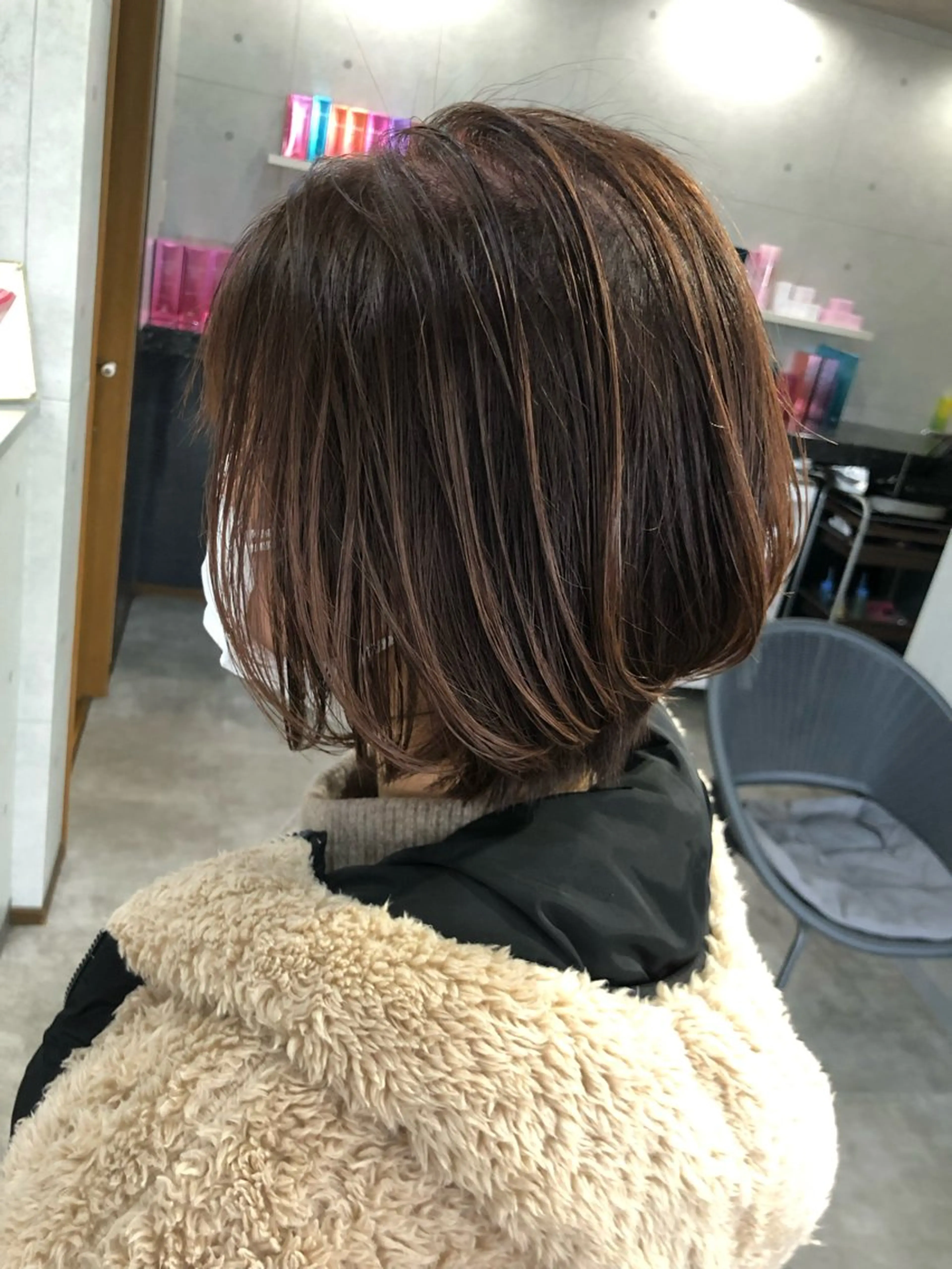 ミディアム ボブ くびれヘア くせ毛 髪質改善 切りっぱなしロブ カット ヘアカラー REVE所属・REVE美容室 REVEマツエクのヘアスタイル