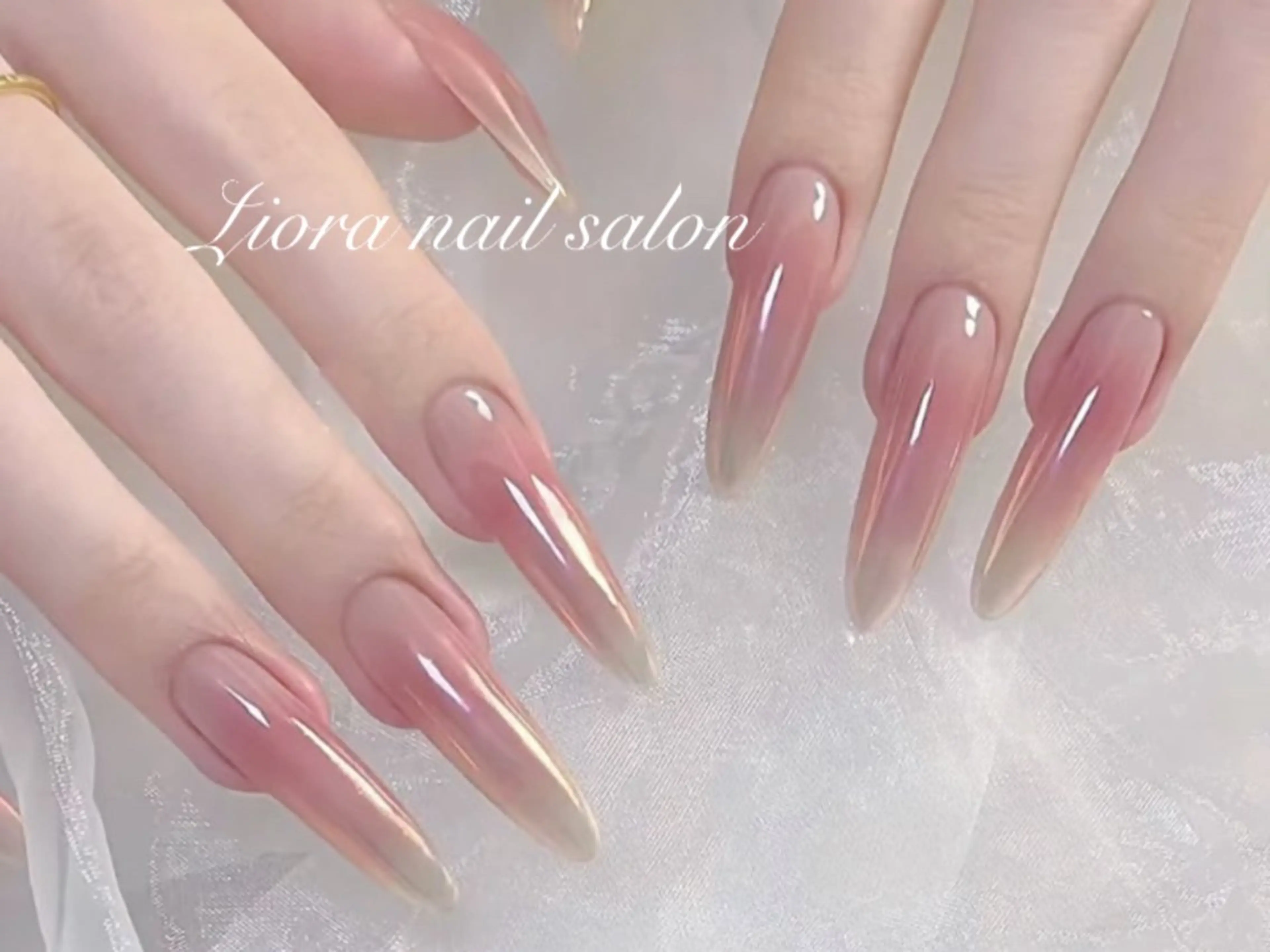 ネイル フレンチネイル ジェルネイル ガーリー グラデーション キラキラネイル ハンドネイル Liora nail 1のネイルデザイン