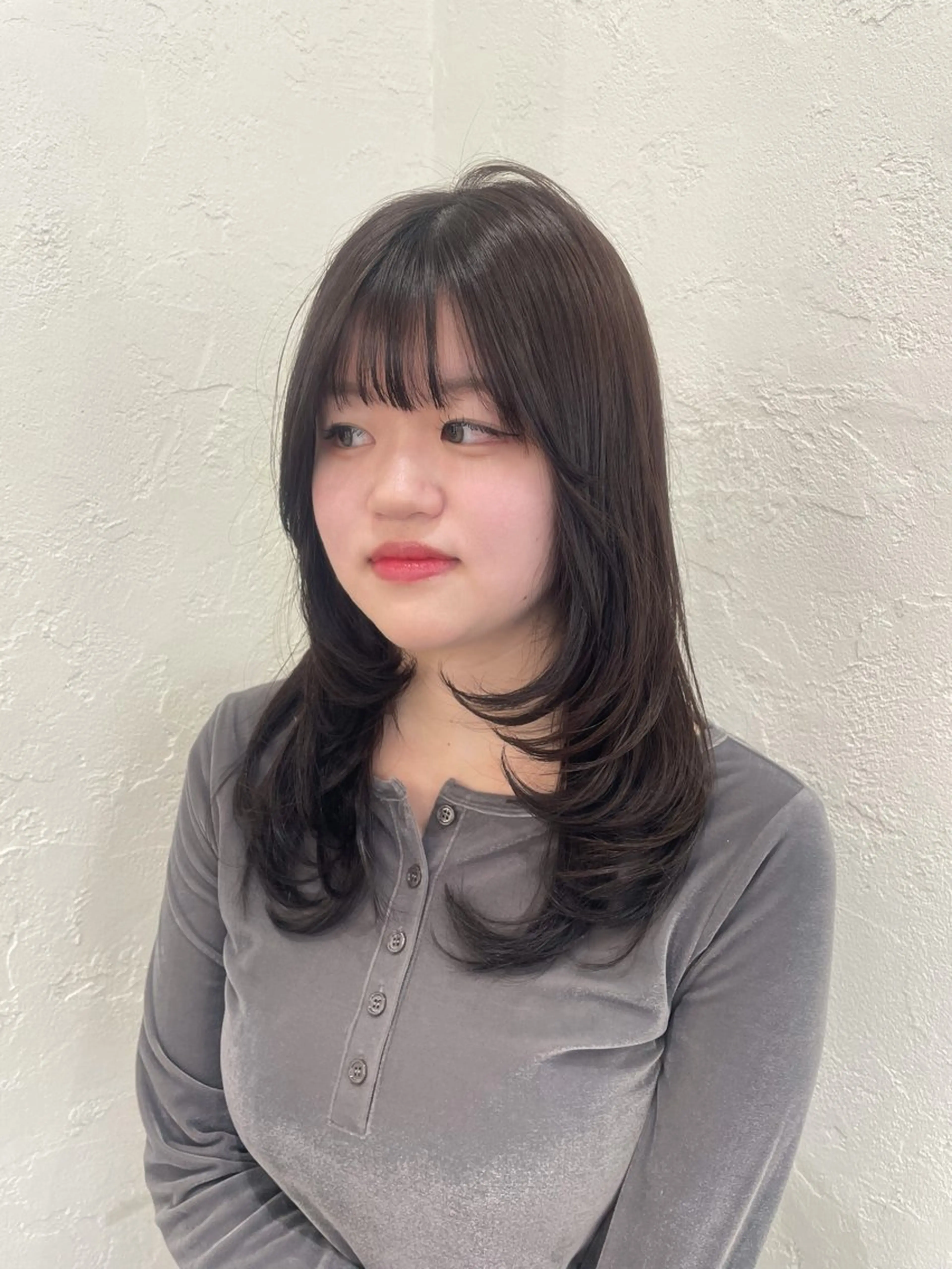 セミロング 顔まわりレイヤー レイヤーカット カット ヘアカラー lift by mag所属・ユナ ナチュラル／透明感のヘアスタイル