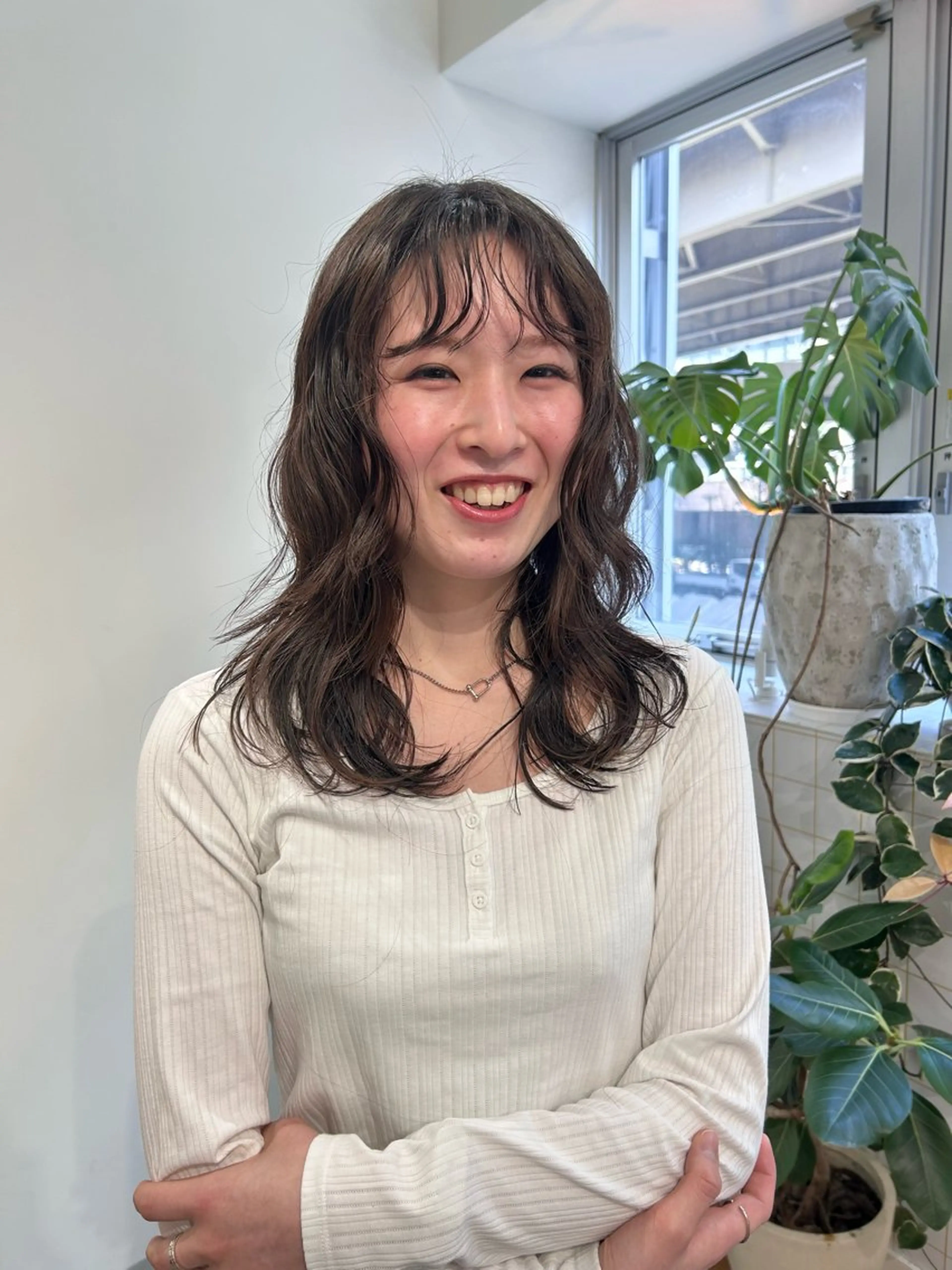 ミディアム パーマ ミディアムパーマ レイヤーカット Maruquee de mashu所属・みうら ありさのヘアスタイル