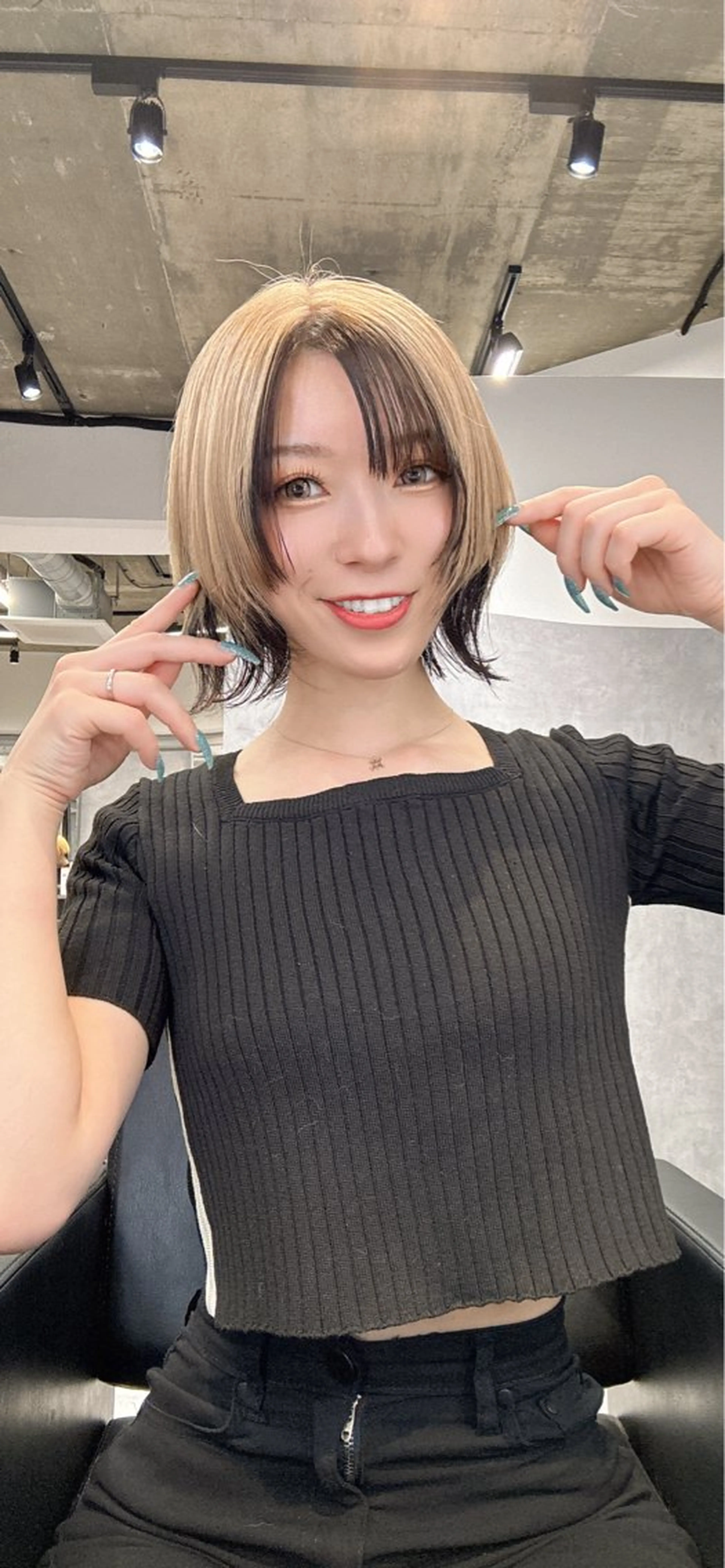 ショート カラー ブリーチ ケアブリーチ トリートメント TOMONA👑 GiseL梅田店のヘアスタイル