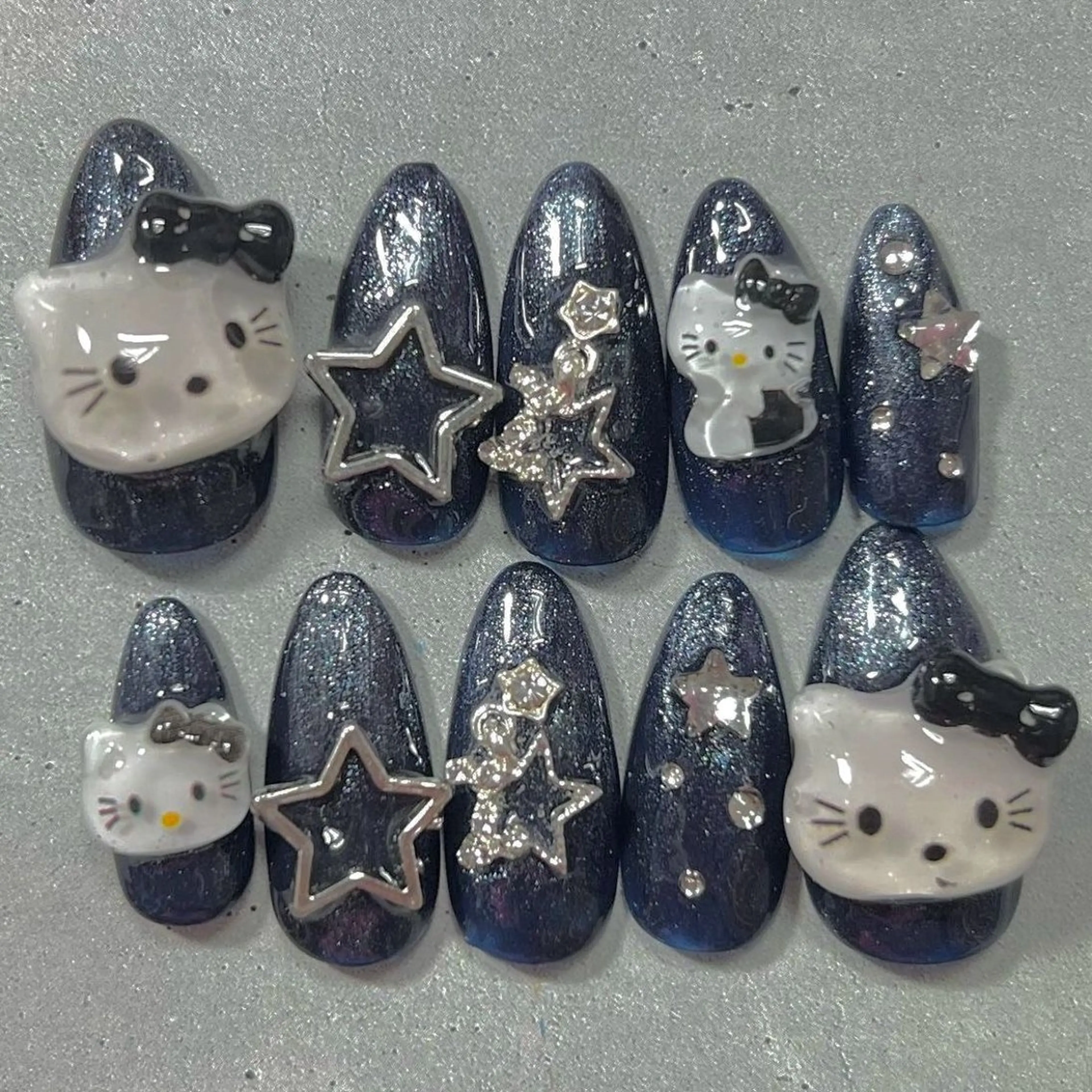 ネイル マグネットネイル ピンク ネイルチップ 冬ネイル クリスマス ハンドネイル Lee Nailsのネイルデザイン