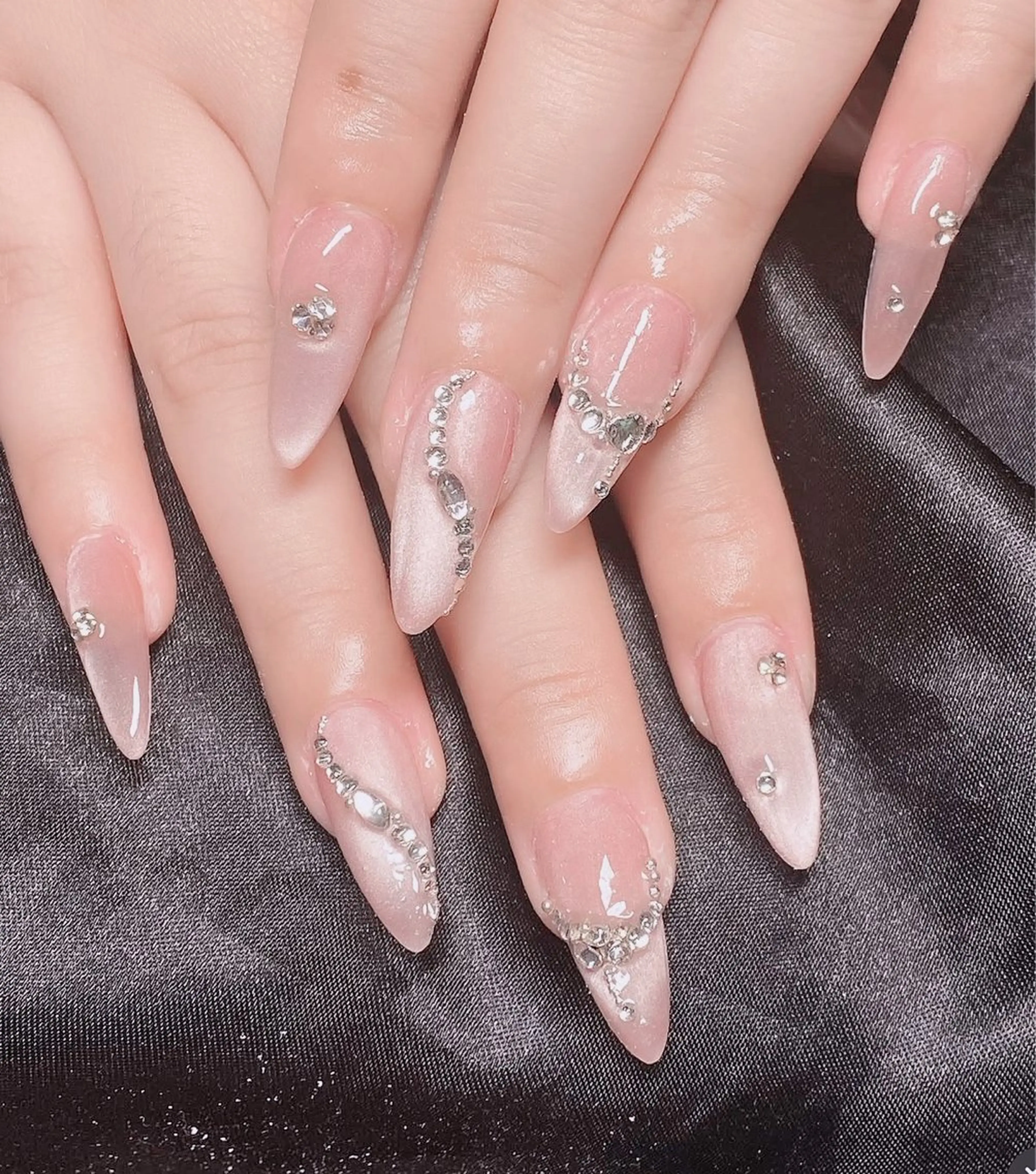 ネイル オーロラネイル フレンチネイル ジェルネイル ハロウィン キラキラネイル ハンドネイル H.baby Nail Salonのネイルデザイン