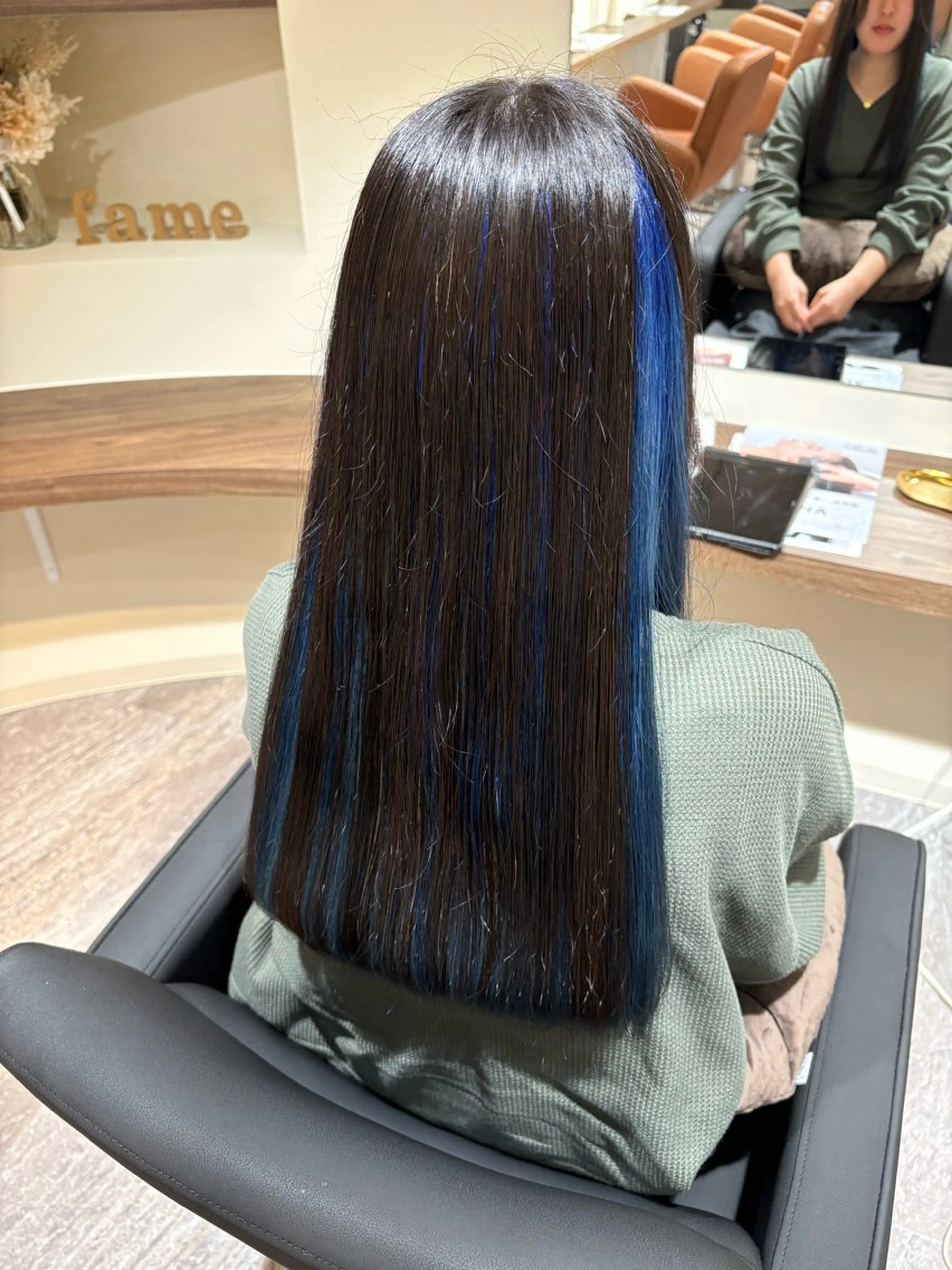 ロング 西田 朋華のヘアスタイル