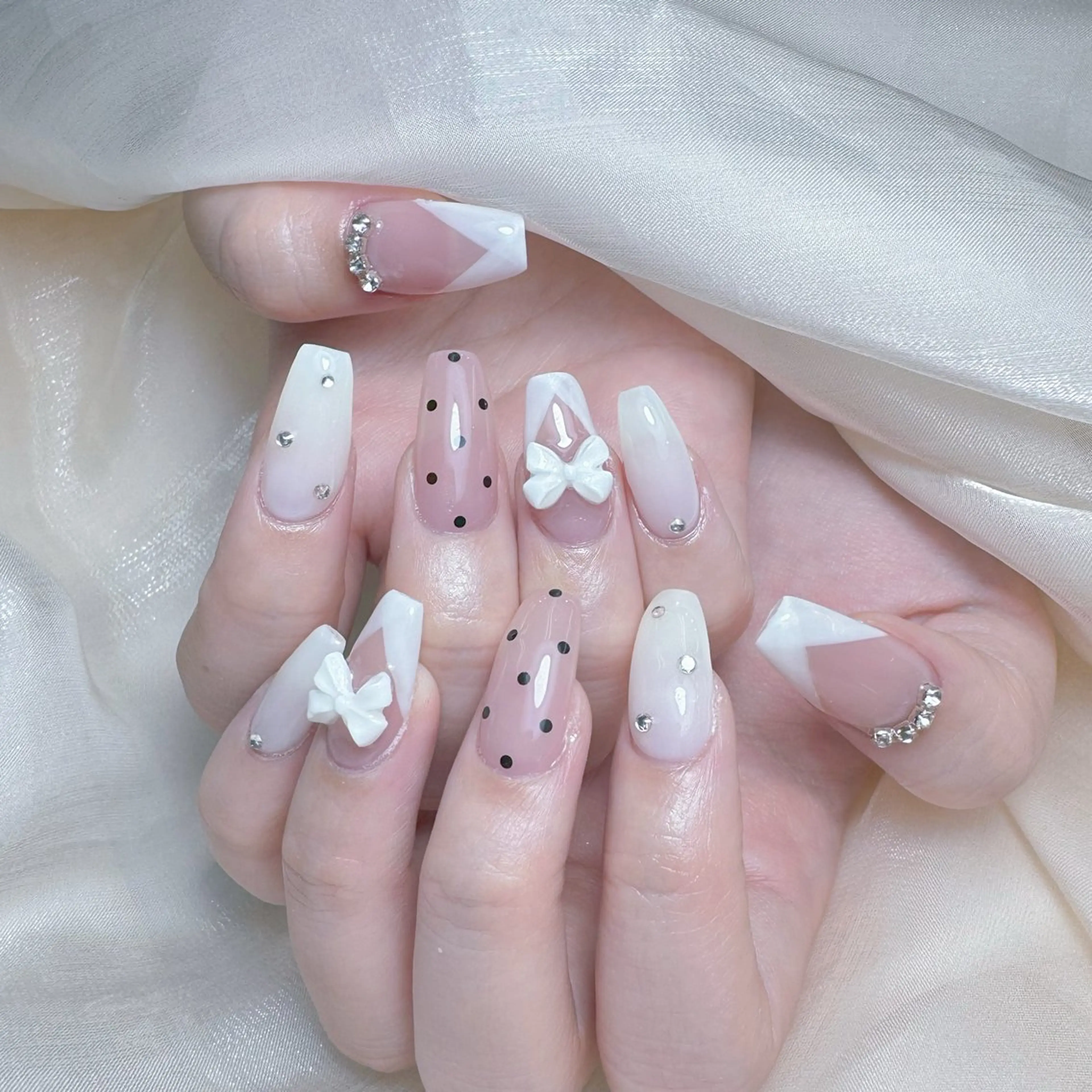 ネイル オーロラネイル フレンチネイル ハート キラキラネイル 韓国ネイル ハンドネイル Melody Nail所属・Melody  3D/スカルプ専門店のネイルデザイン