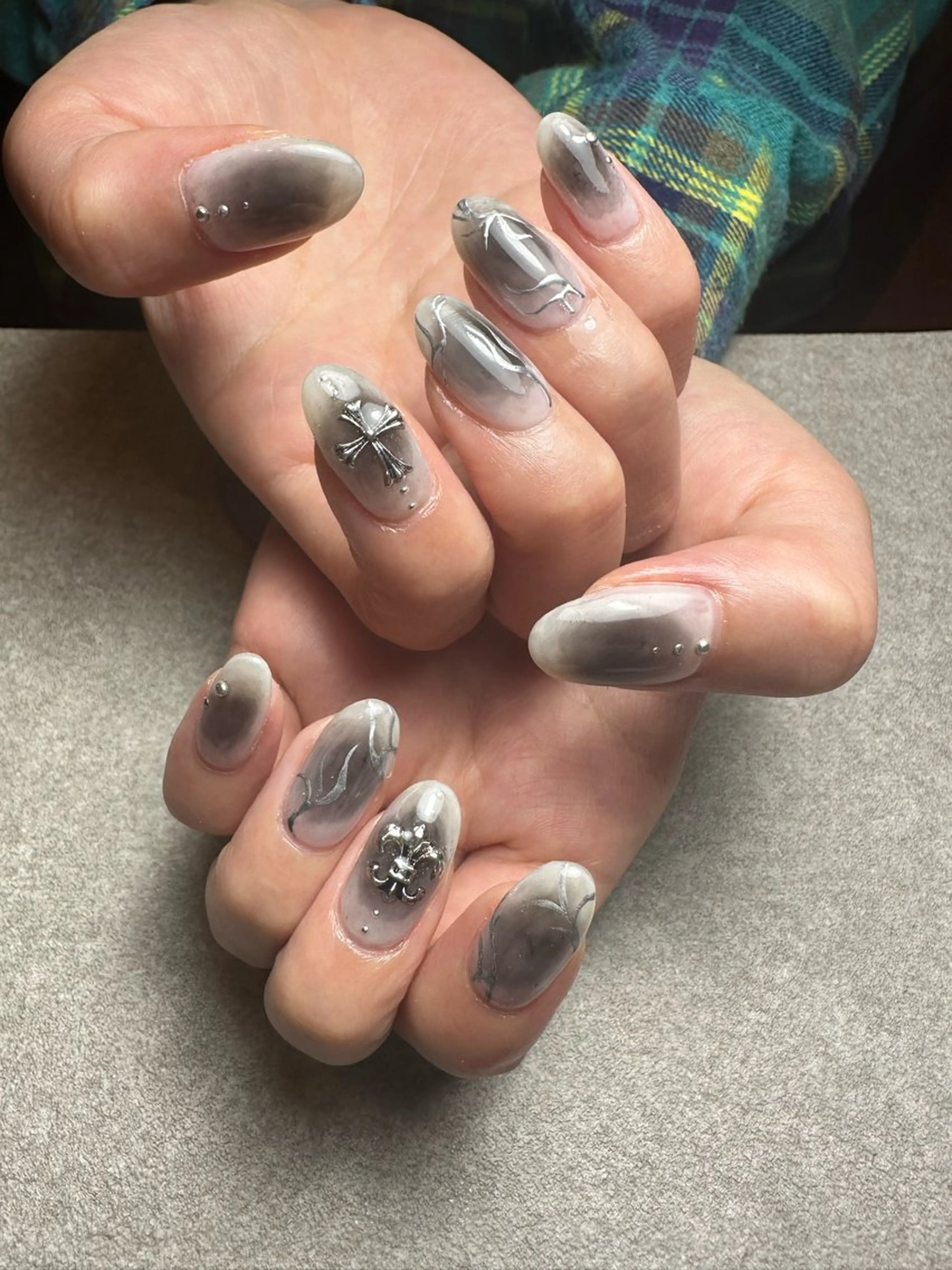 ネイル チークネイル nailroom Anmie.のネイルデザイン