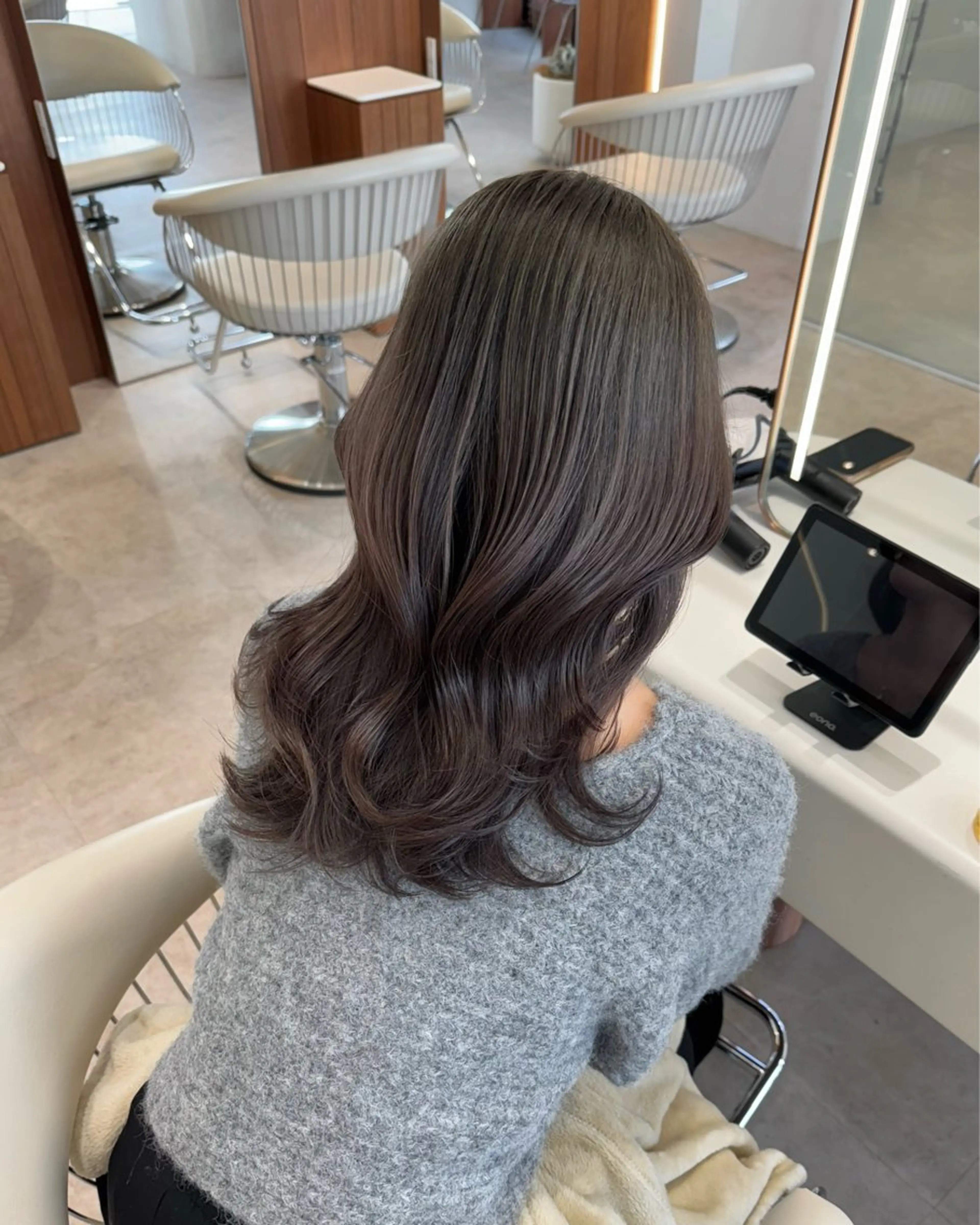 ミディアム カラー ダークグレー ダークグレージュ グレージュ 韓国風ヘア レイヤーカット カット ヘアカラー ヘアセット 韓国レイヤー🇰🇷 韓国研修◎渋谷カイトのヘアスタイル