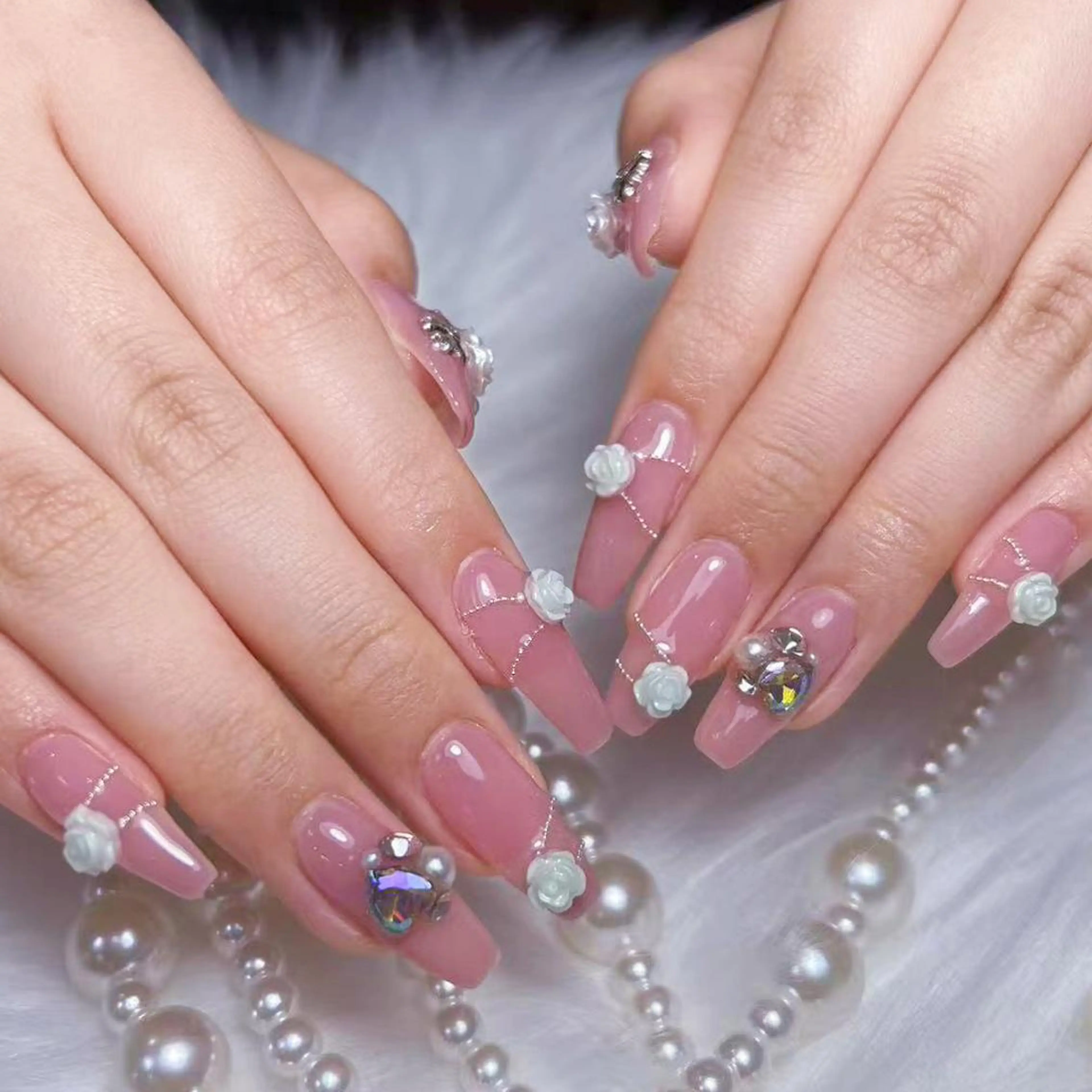 ネイル アートネイル オーロラネイル ガーリー キラキラネイル 韓国ネイル ハンドネイル DIAMOND NailStudioのネイルデザイン