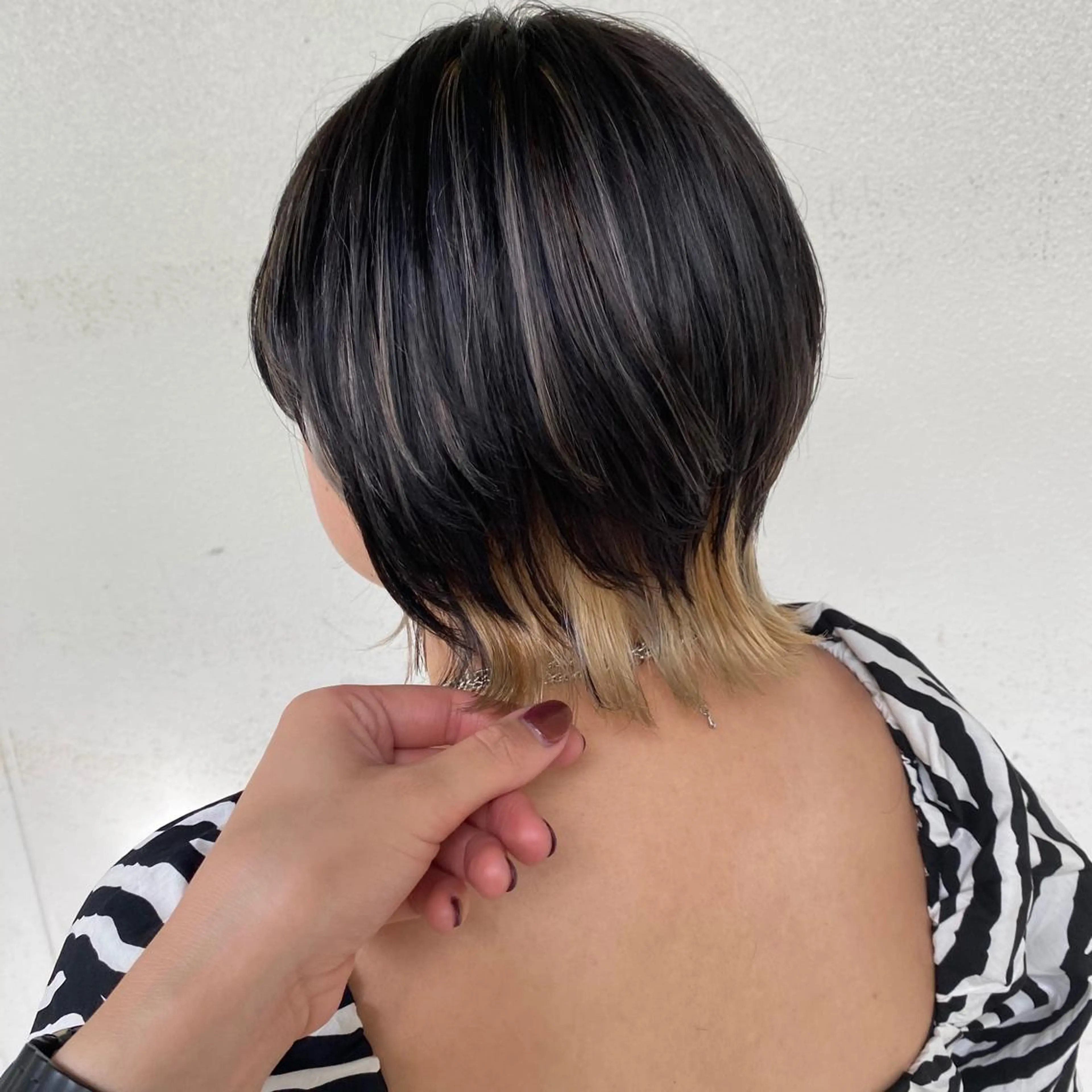 ミディアム カラー ウルフカット ヘアカラー イシカワ エリナのヘアスタイル