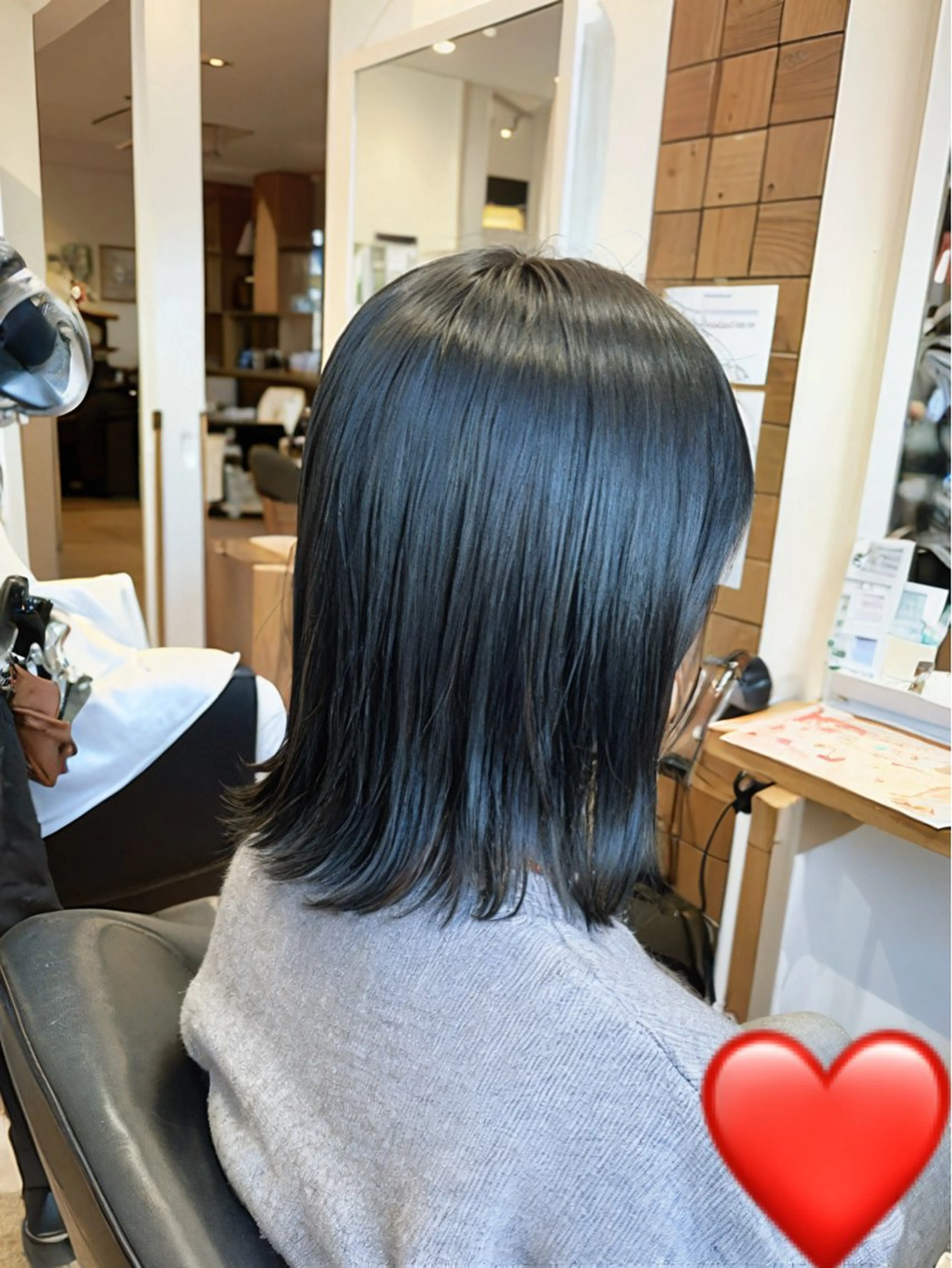 ミディアム カラー 黒髪 ブリーチ ブルーカラー ブルーブラック イヤリングカラー 秋山知穂🌸縮毛矯正 ショートお任せ🌸のヘアスタイル