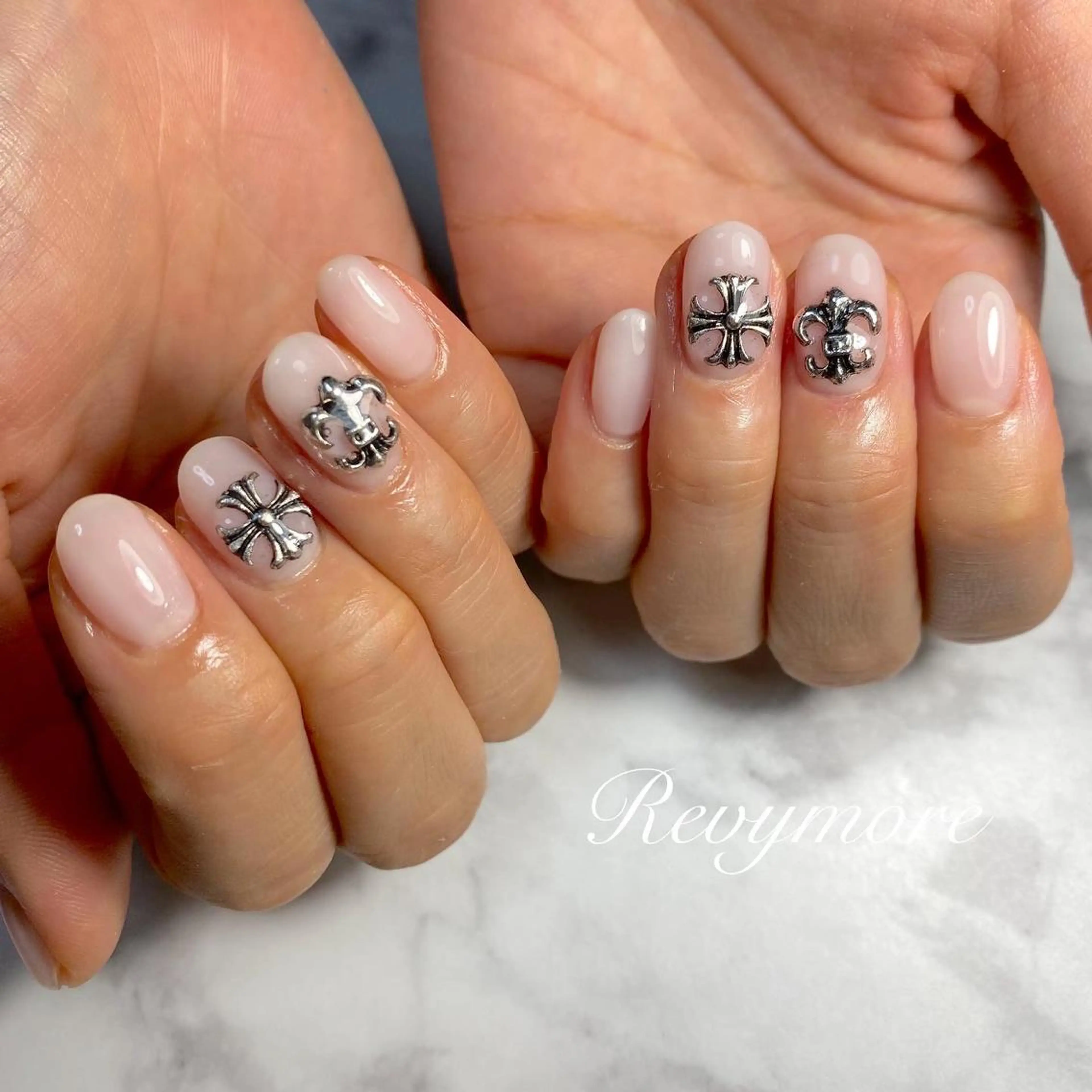 ショート ネイル 韓国風ヘア ジェルネイル キラキラネイル 韓国ネイル ニュアンスネイル nail salon Revymore所属・nail salon Revymoreのネイルデザイン