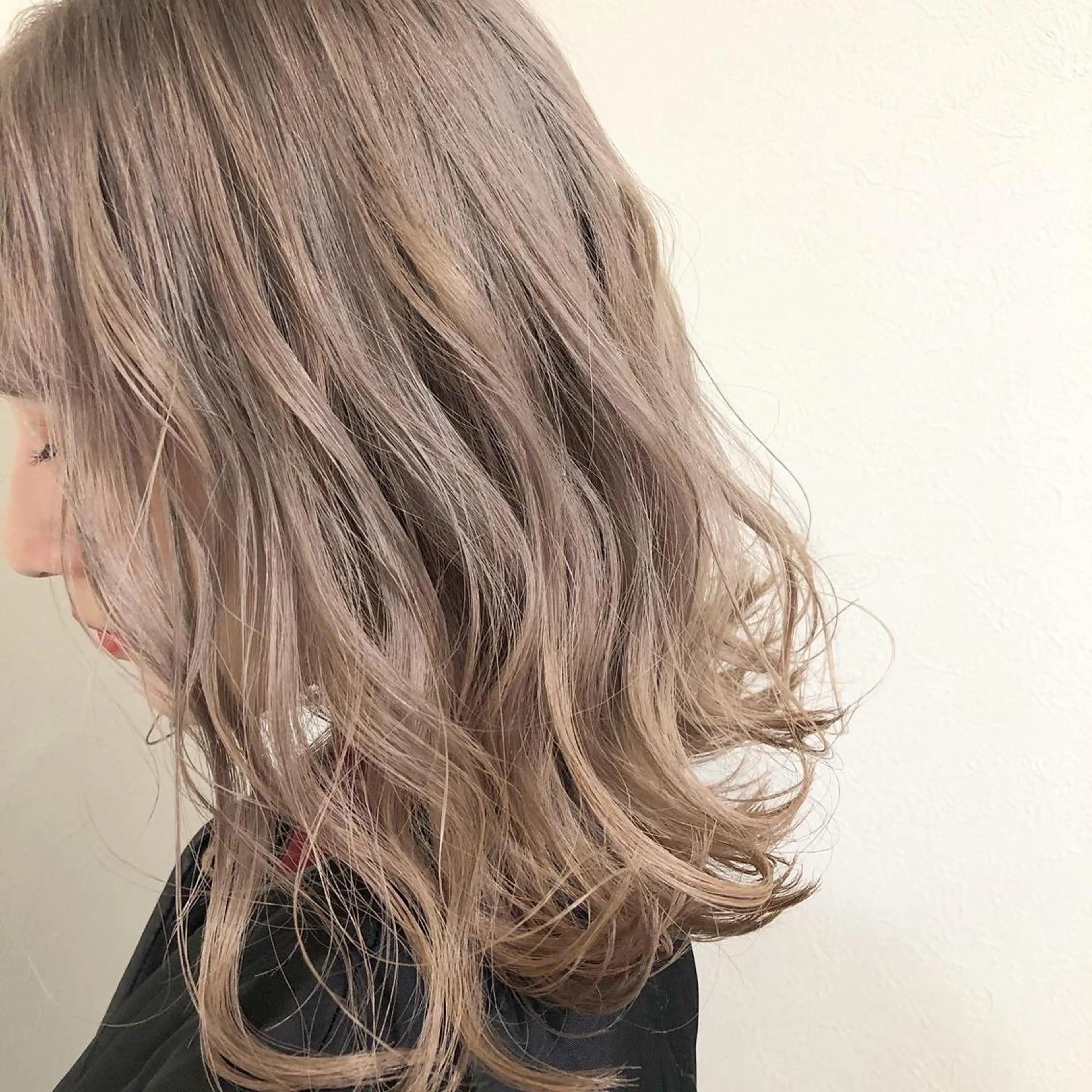 ミディアム カラー 工藤 綾華のヘアスタイル