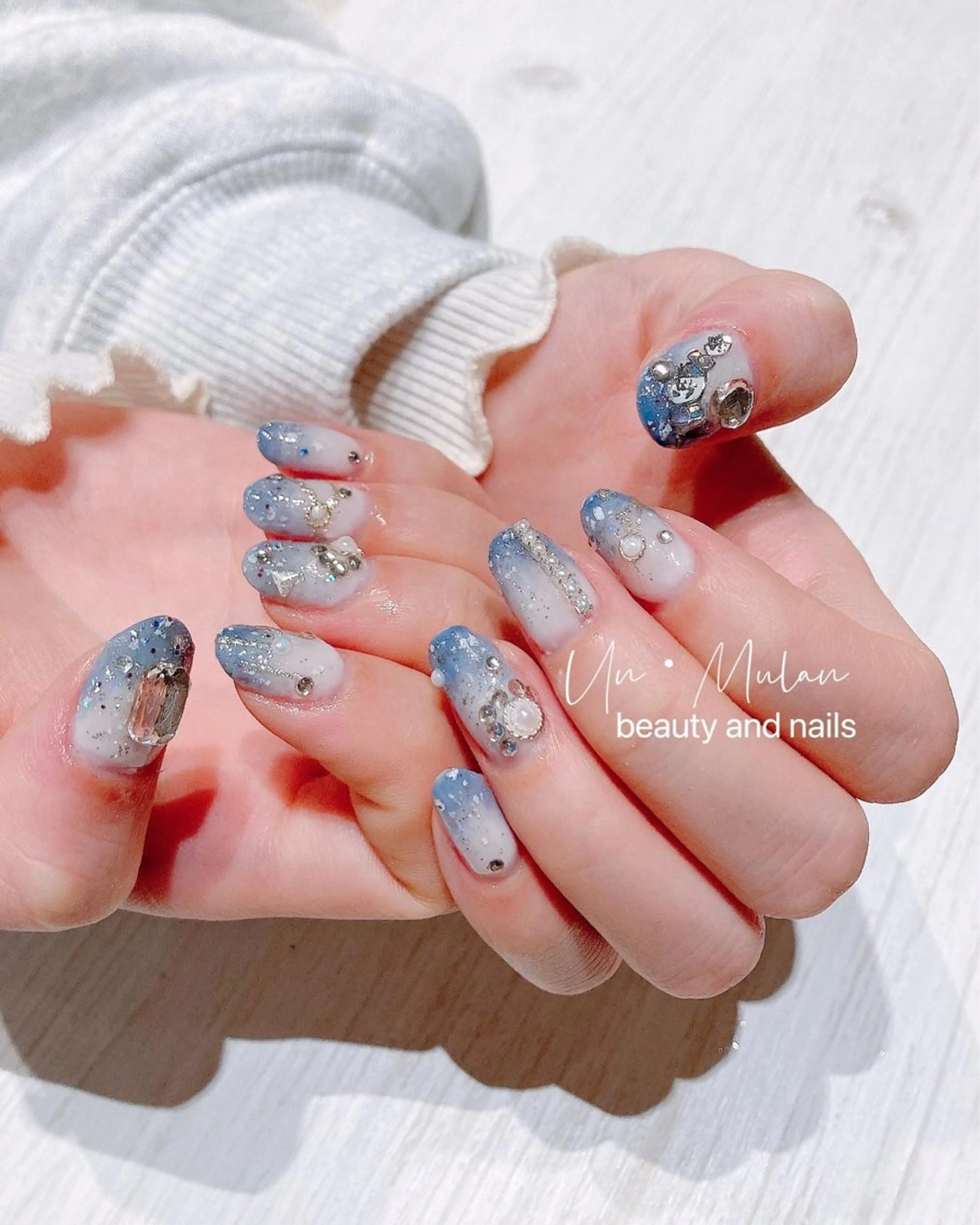 ネイル ブルー グラデーション キラキラネイル UN・MULAN (大田　瑶子)のエステ・リラクイメージ