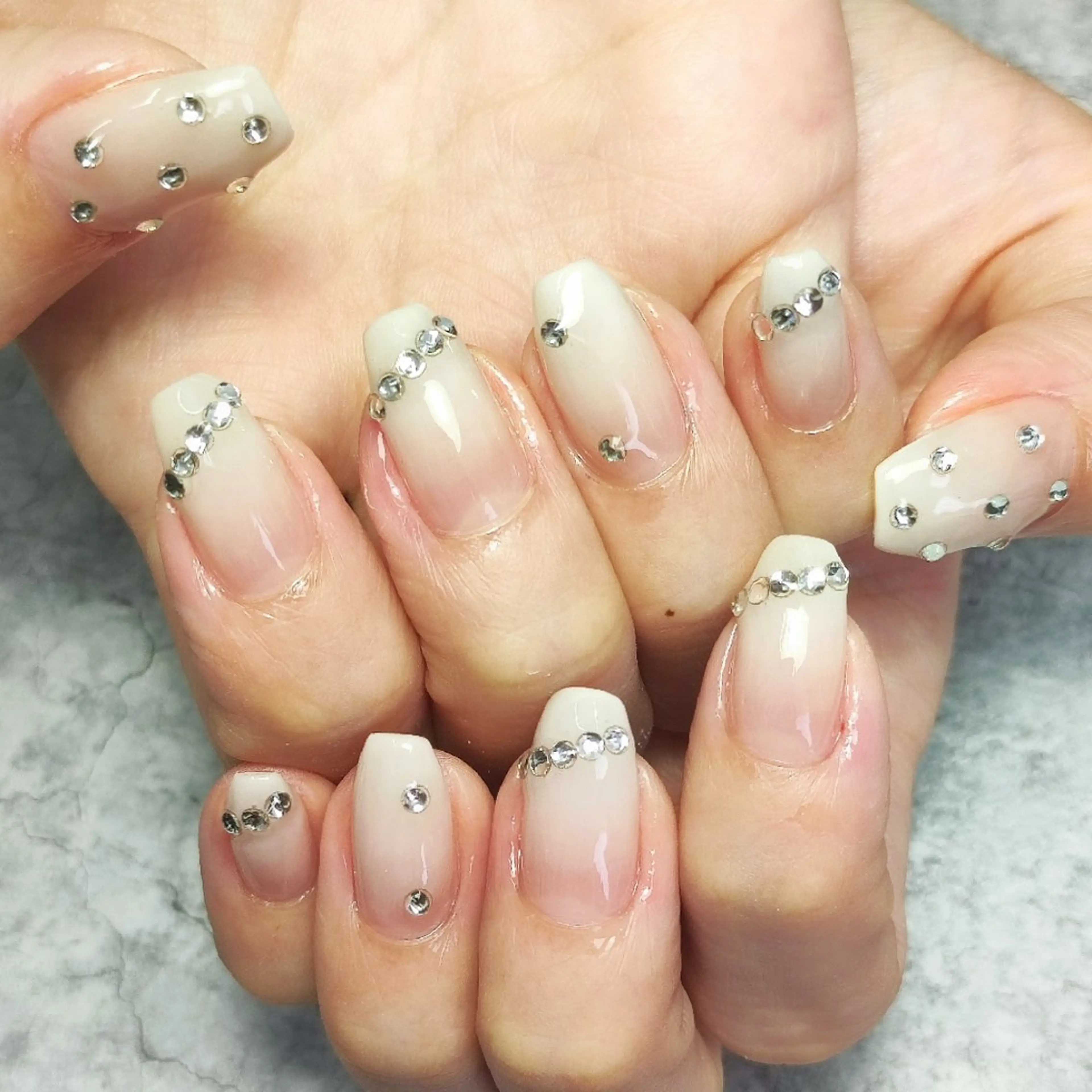 ネイル グラデーション 持ち込み ホワイト ハンドネイル 個人サロン saltnailのネイルデザイン