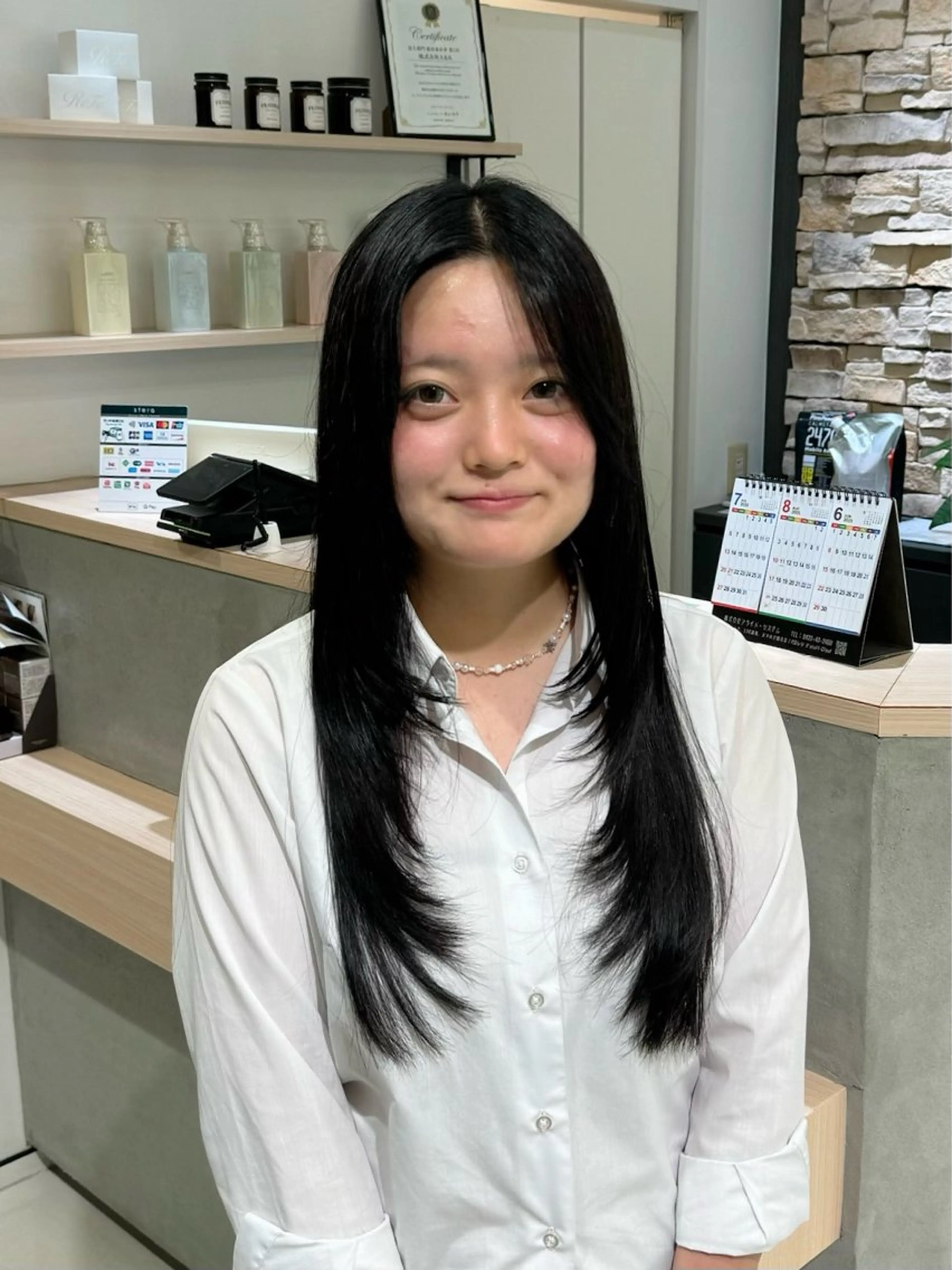 ロング カラー 顔周りカット レイヤーカット ヘアカラー ひなの🫧ベージュ系 艶カラーのヘアスタイル