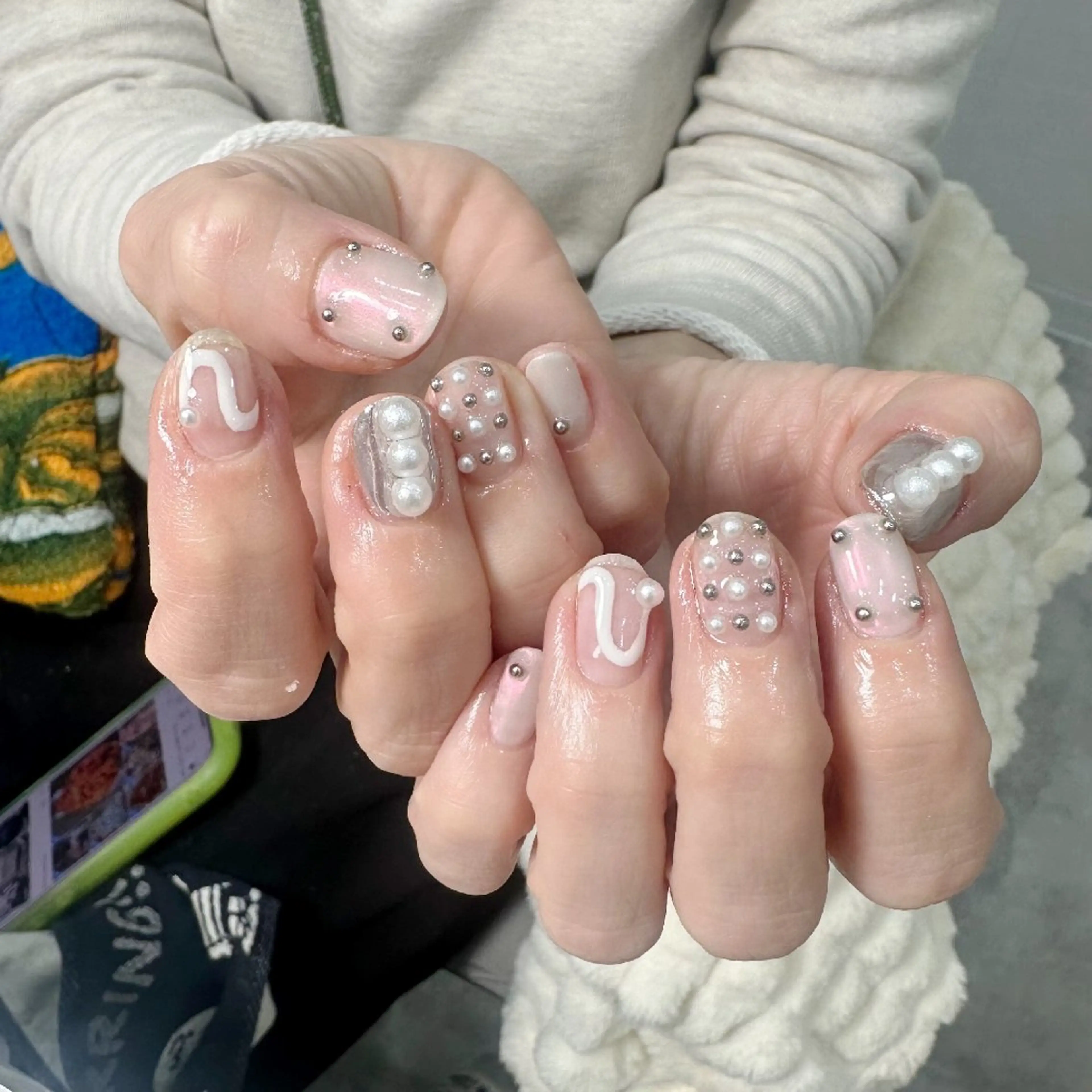 ネイル チークネイル フレンチネイル ジェルネイル ガラスフレンチ キラキラネイル ハンドネイル UM Nail Salonのネイルデザイン