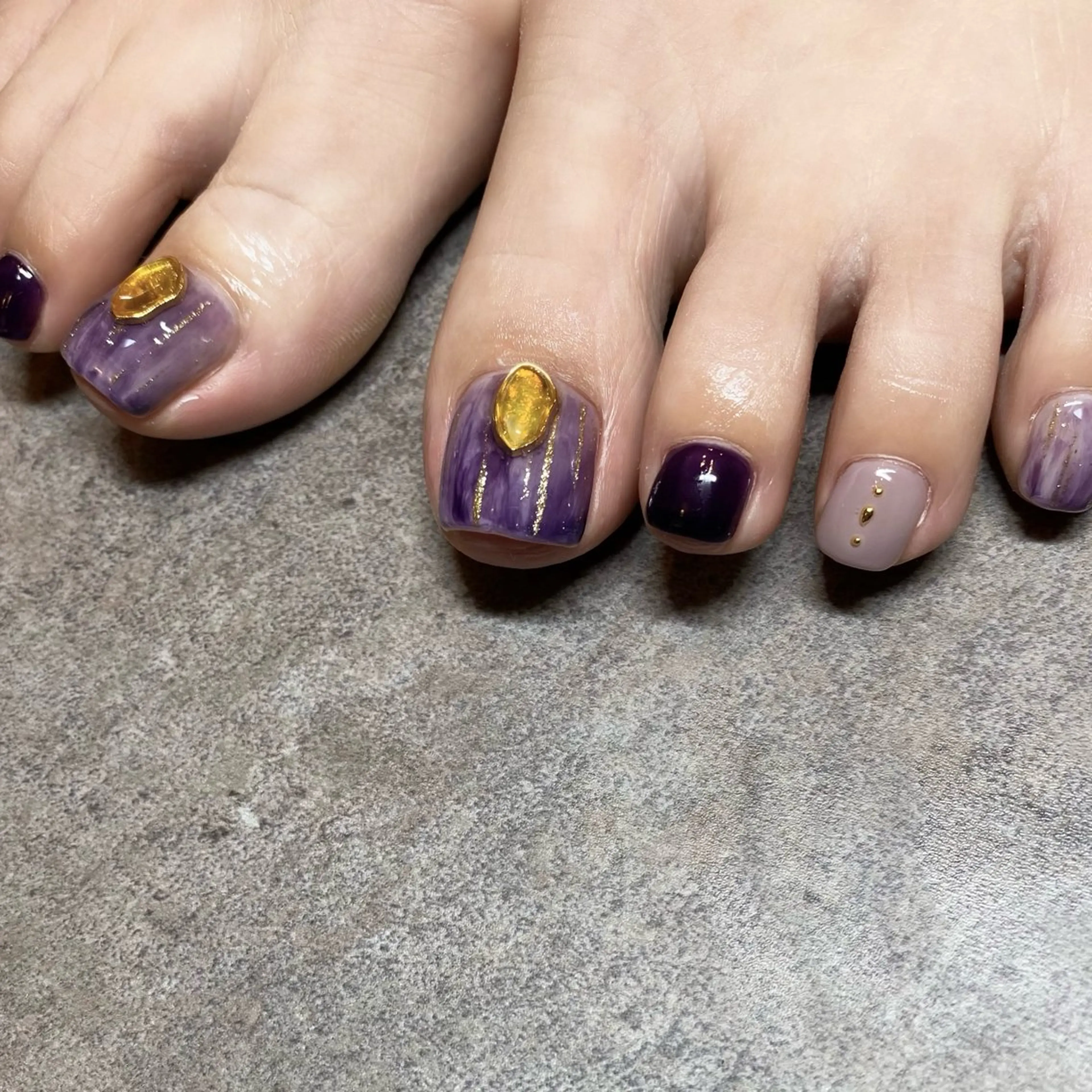 ネイル ニュアンスネイル パープル フットネイル N dé chou chou所属・林 七海のその他イメージ