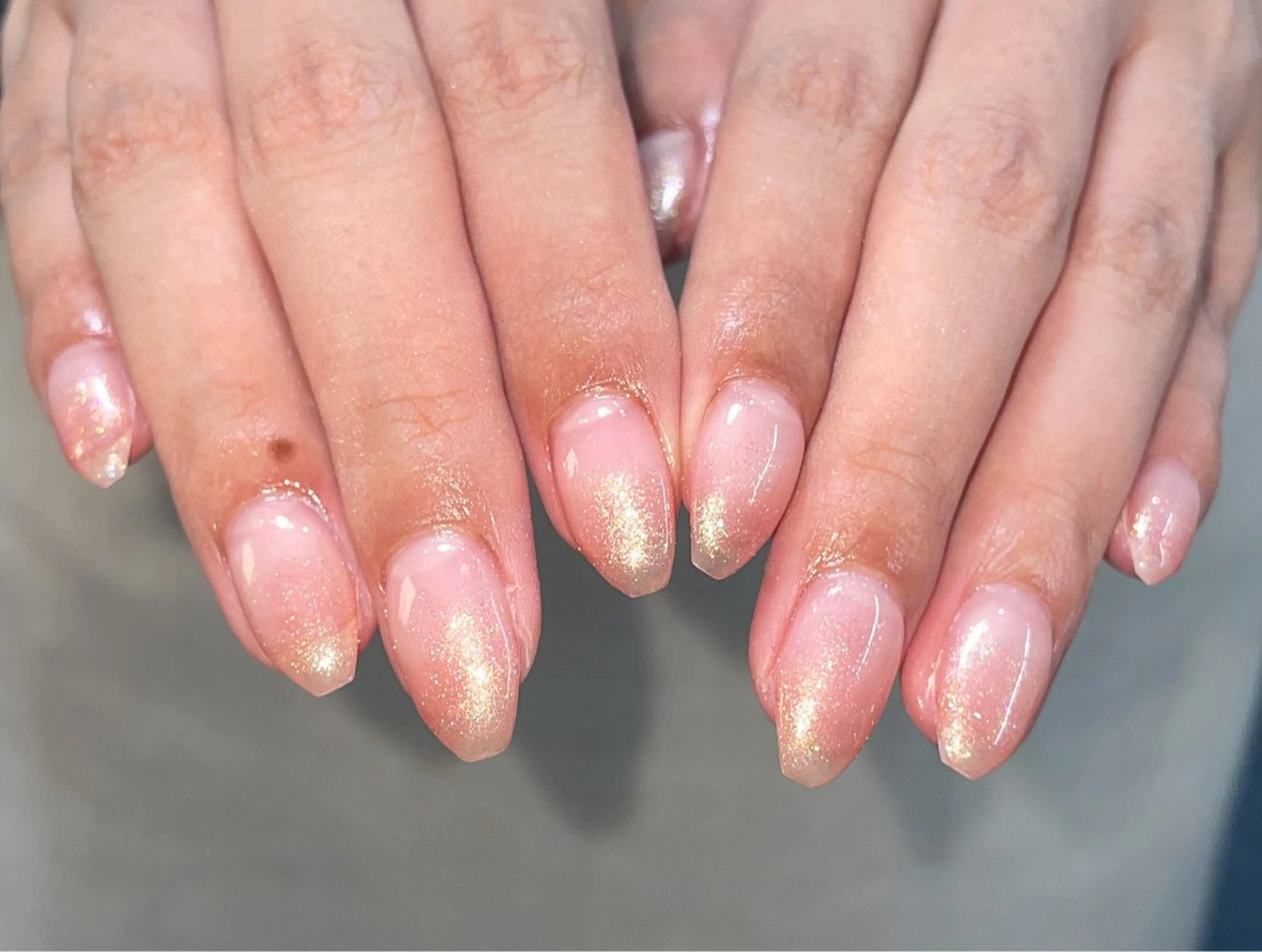 ネイル フラッシュネイル ガーリー ラメ(グリッター) ラメグラデーション オフィスネイル ハンドネイル ハンドケア 🎀NAIL🎀 AI🪄︎︎◝✩のネイルデザイン
