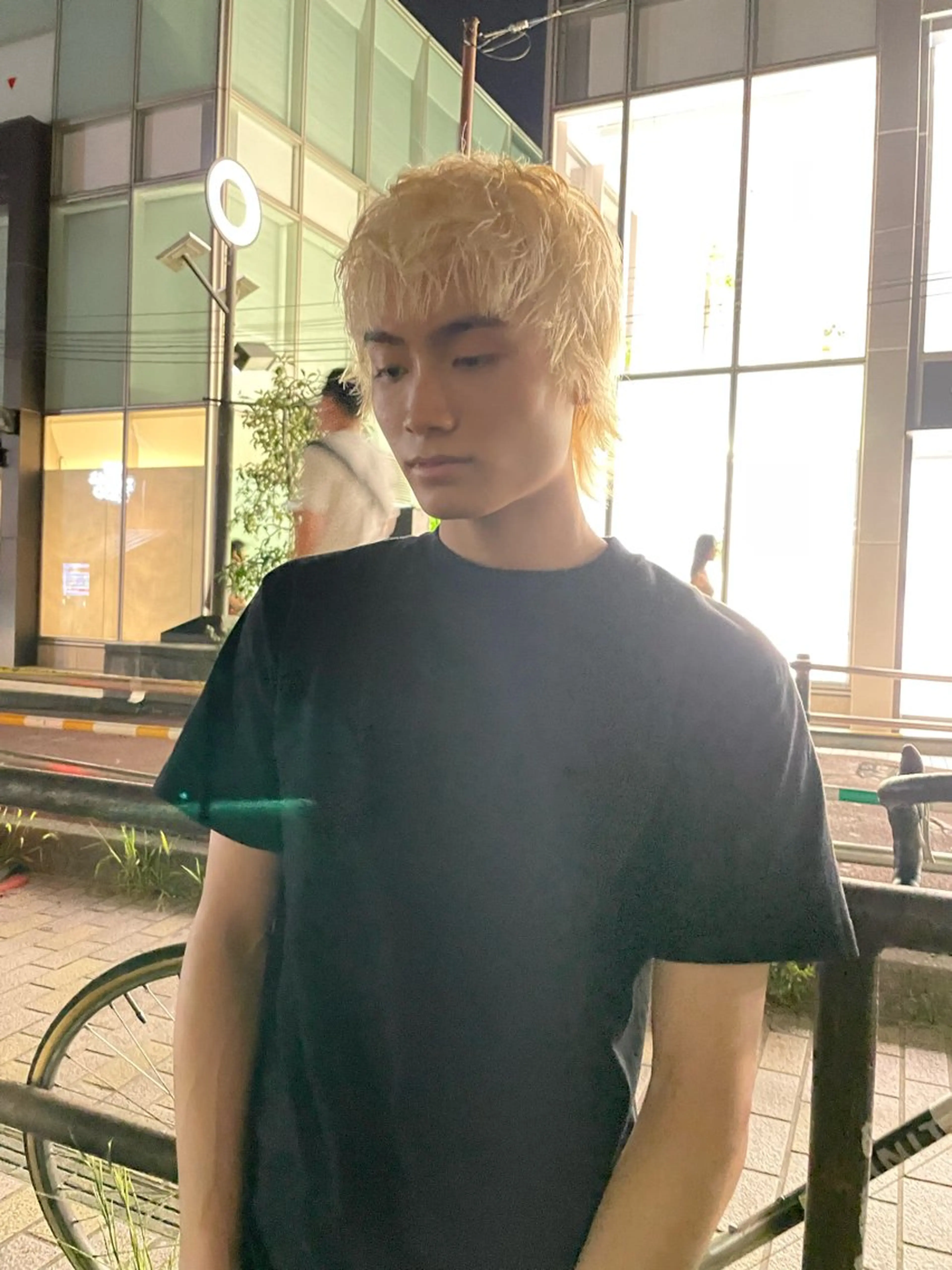 ショート カラー メンズ メンズバレイヤージュ メンズブリーチ センターパート フェードカット メンズハイライト スパイラルパーマ 🌐hina⭐️のヘアスタイル