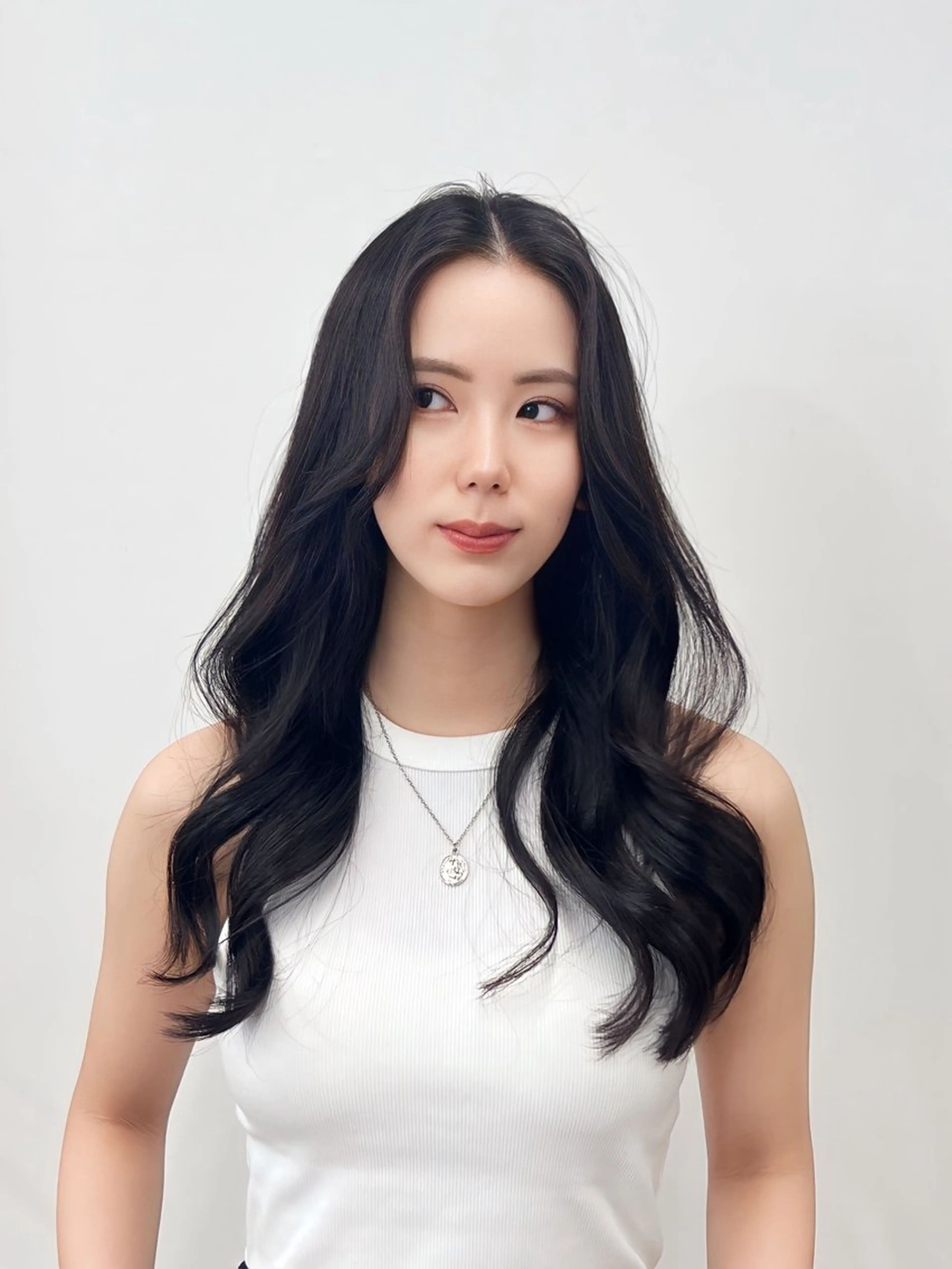 セミロング カラー 韓国風ヘア 似合わせカット 小顔カット カット ヘアカラー トリートメント 武田涼レイヤーカット 髪質改善×縮毛矯正のヘアスタイル