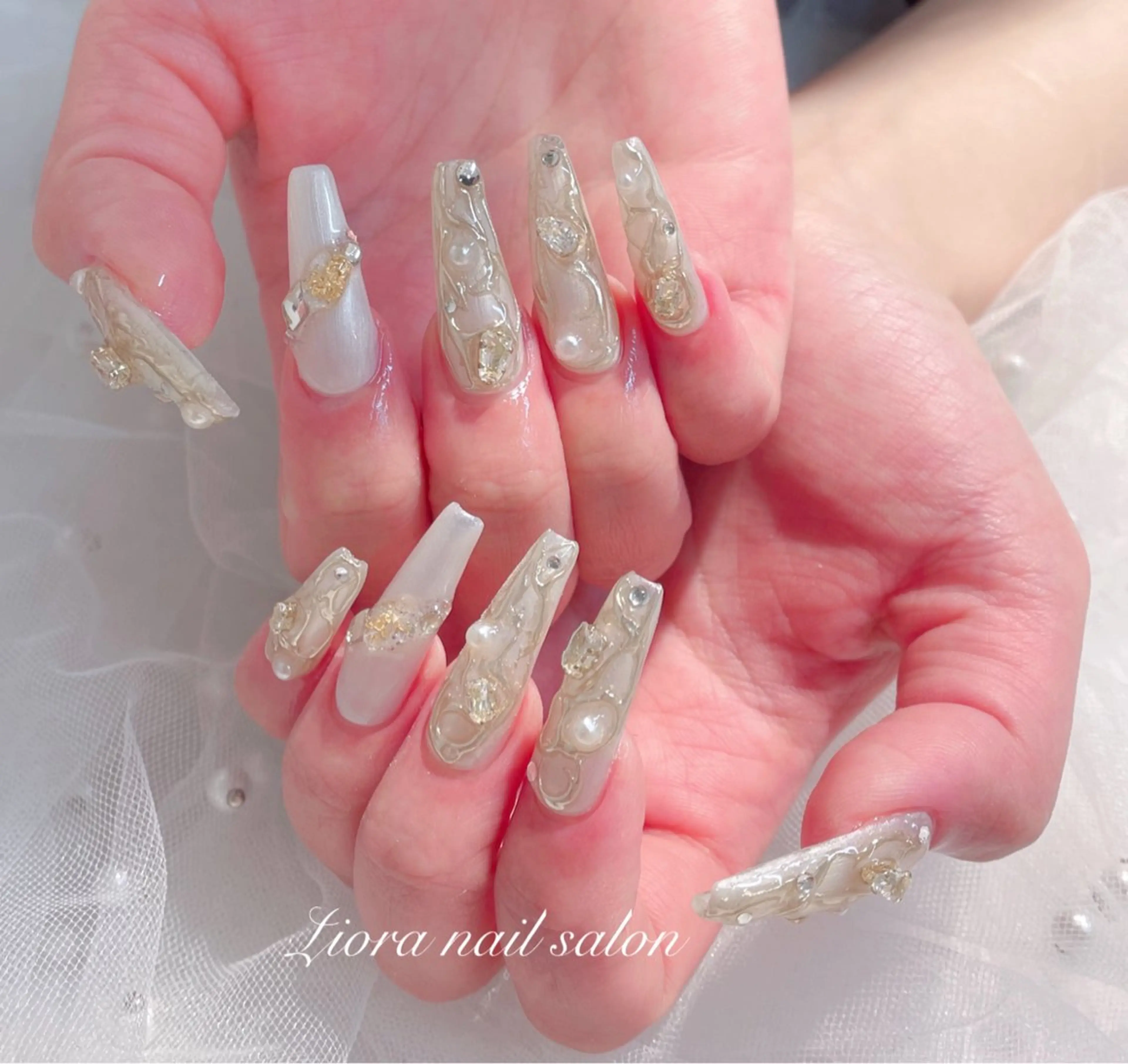 ネイル フレンチネイル ジェルネイル ガーリー グラデーション キラキラネイル ハンドネイル Liora nail 1のネイルデザイン