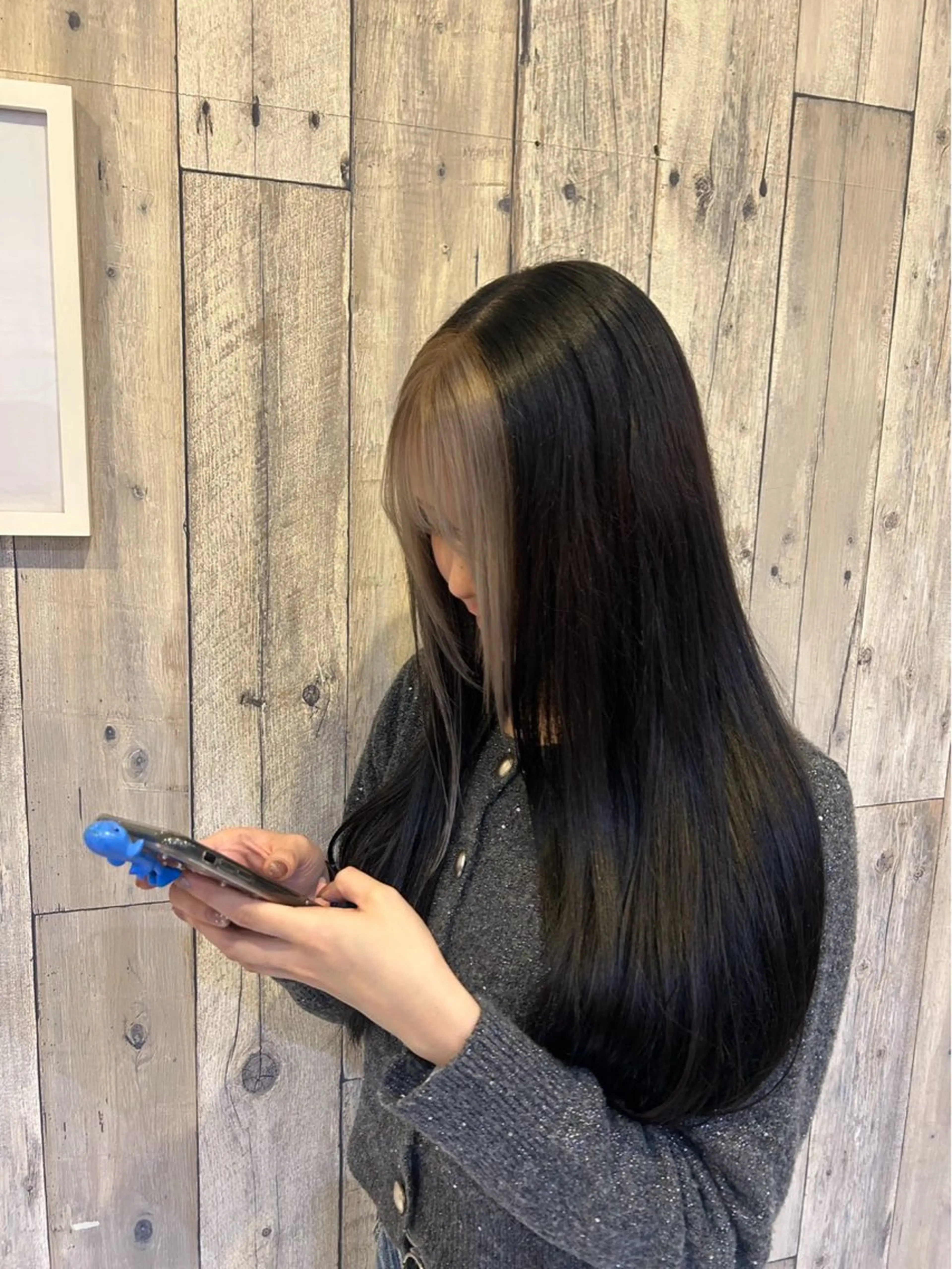 ロング カラー ブリーチ デザインカラー 顔周りカット レイヤーカット 米山 大空のヘアスタイル