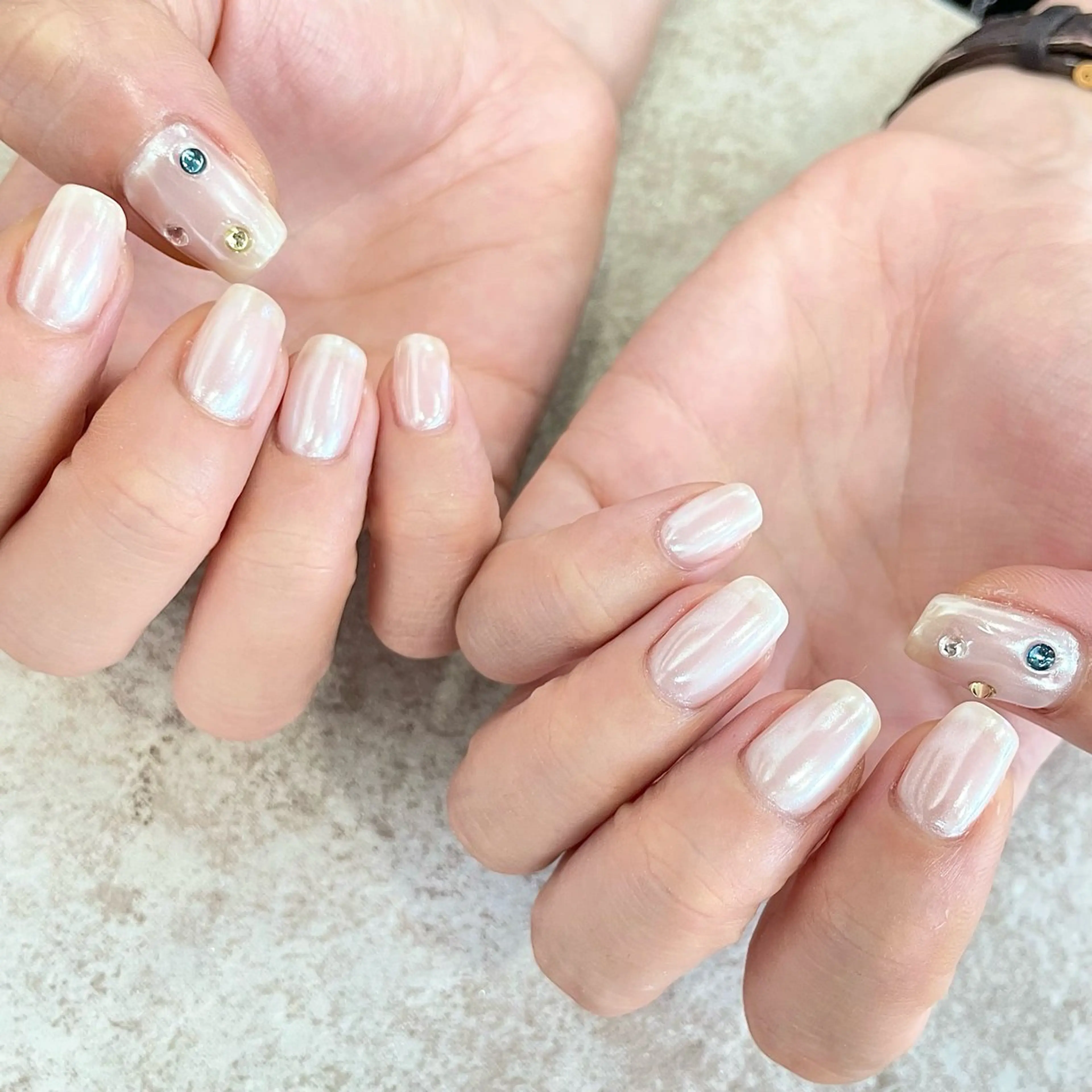 ネイル オーロラネイル ストーンネイル amity personal nail salon所属・nailsalon amity🌿池田のネイルデザイン
