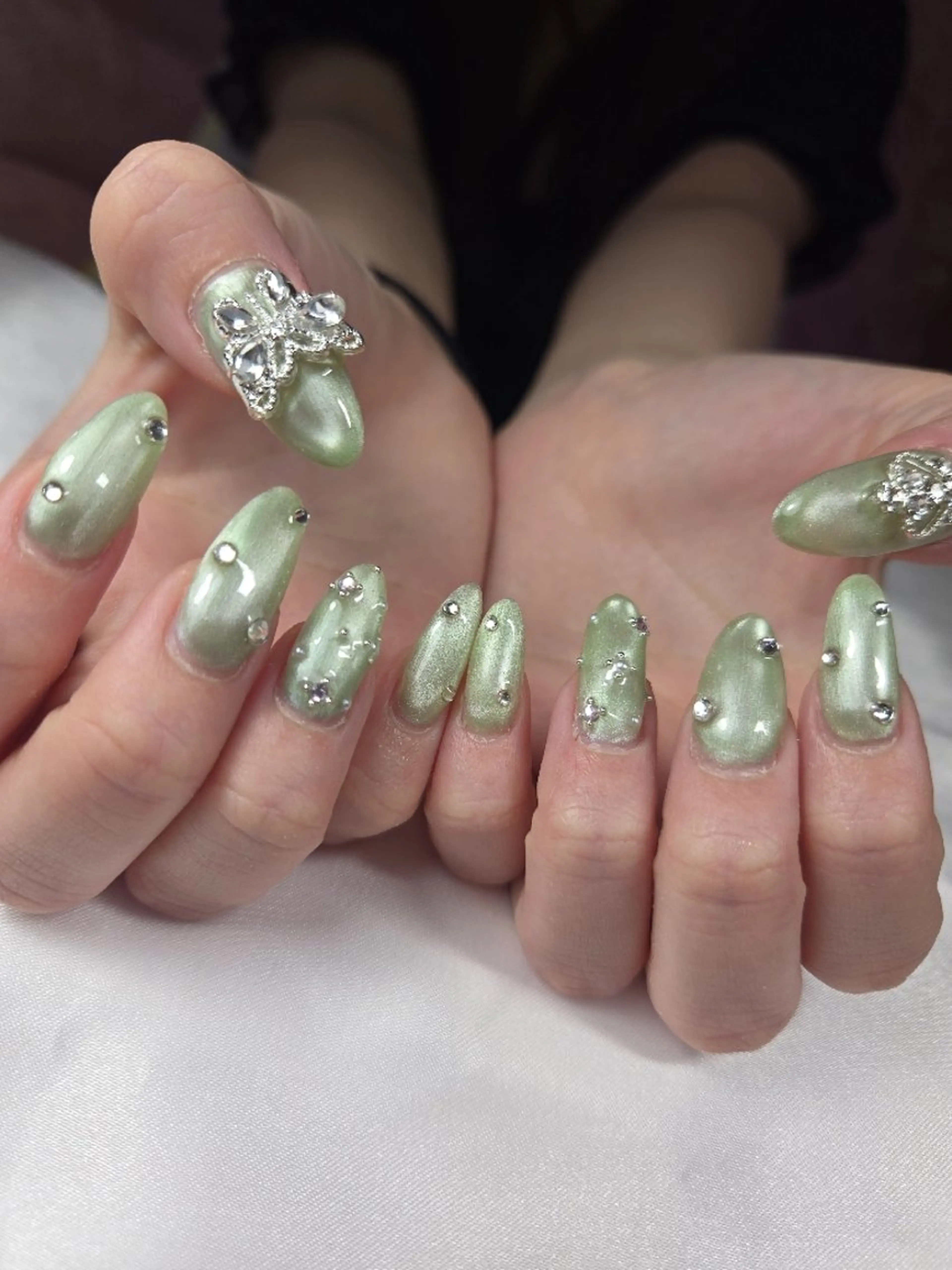 ネイル マグネットネイル ワンカラーネイル ハンドネイル ネイルサロンベルティ .ひとみのネイルデザイン