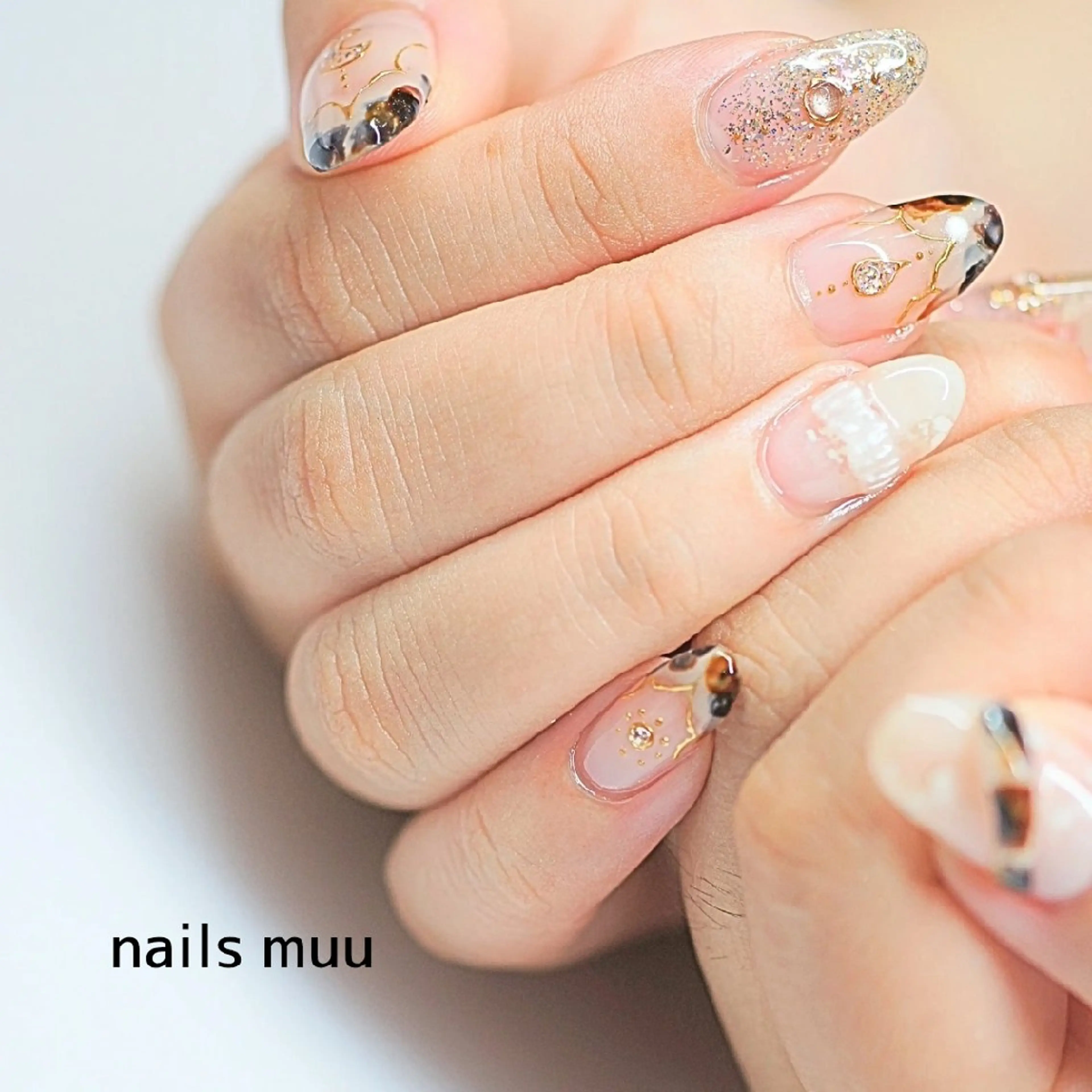 ネイル べっ甲ネイル クリアネイル ホワイト ハンドネイル nails muu まゆのネイルデザイン