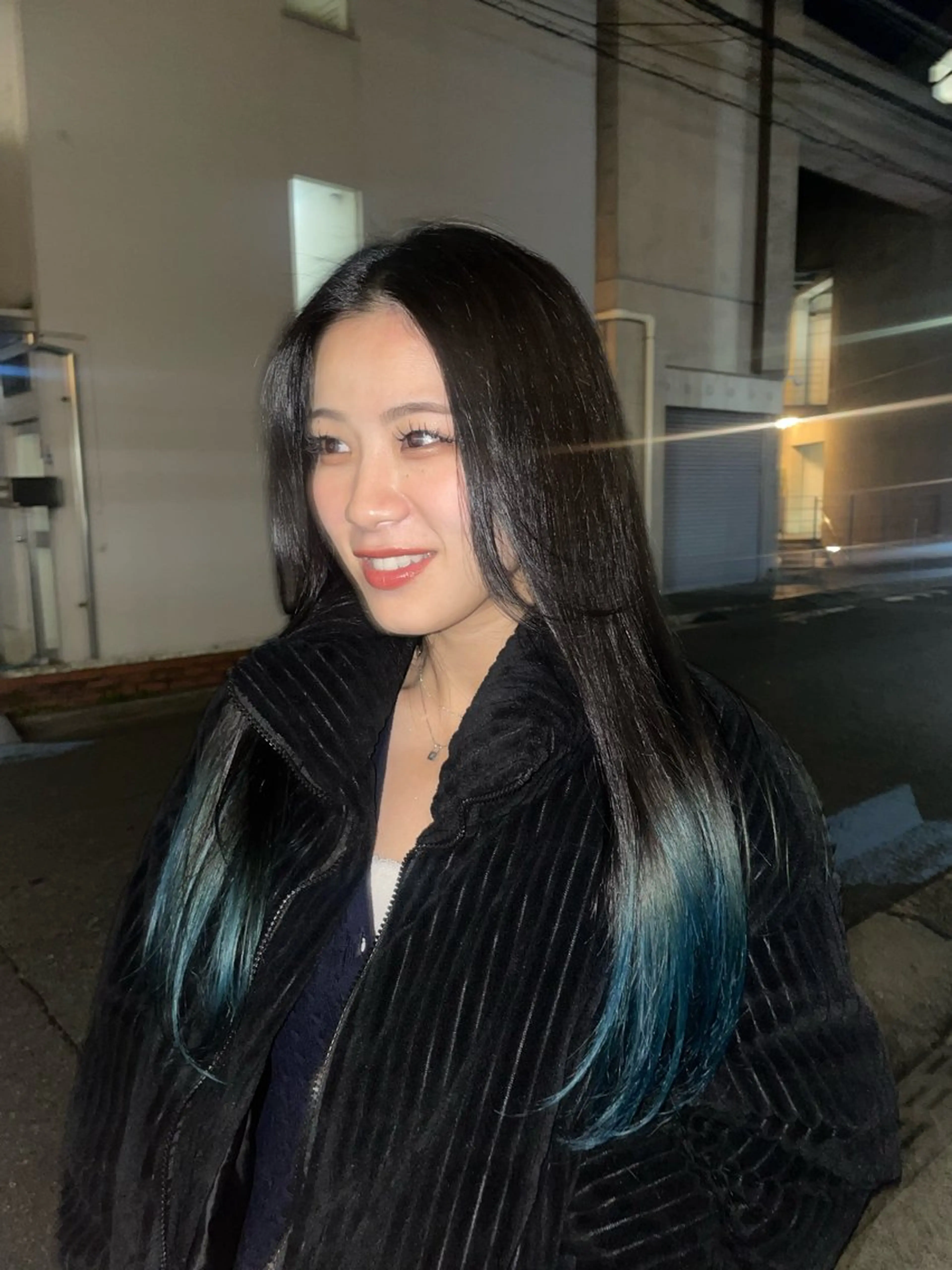 ロング カラー ブリーチ ブルーカラー ヘアカラー リカ/ハイトーン ・オリーブ🍀のヘアスタイル