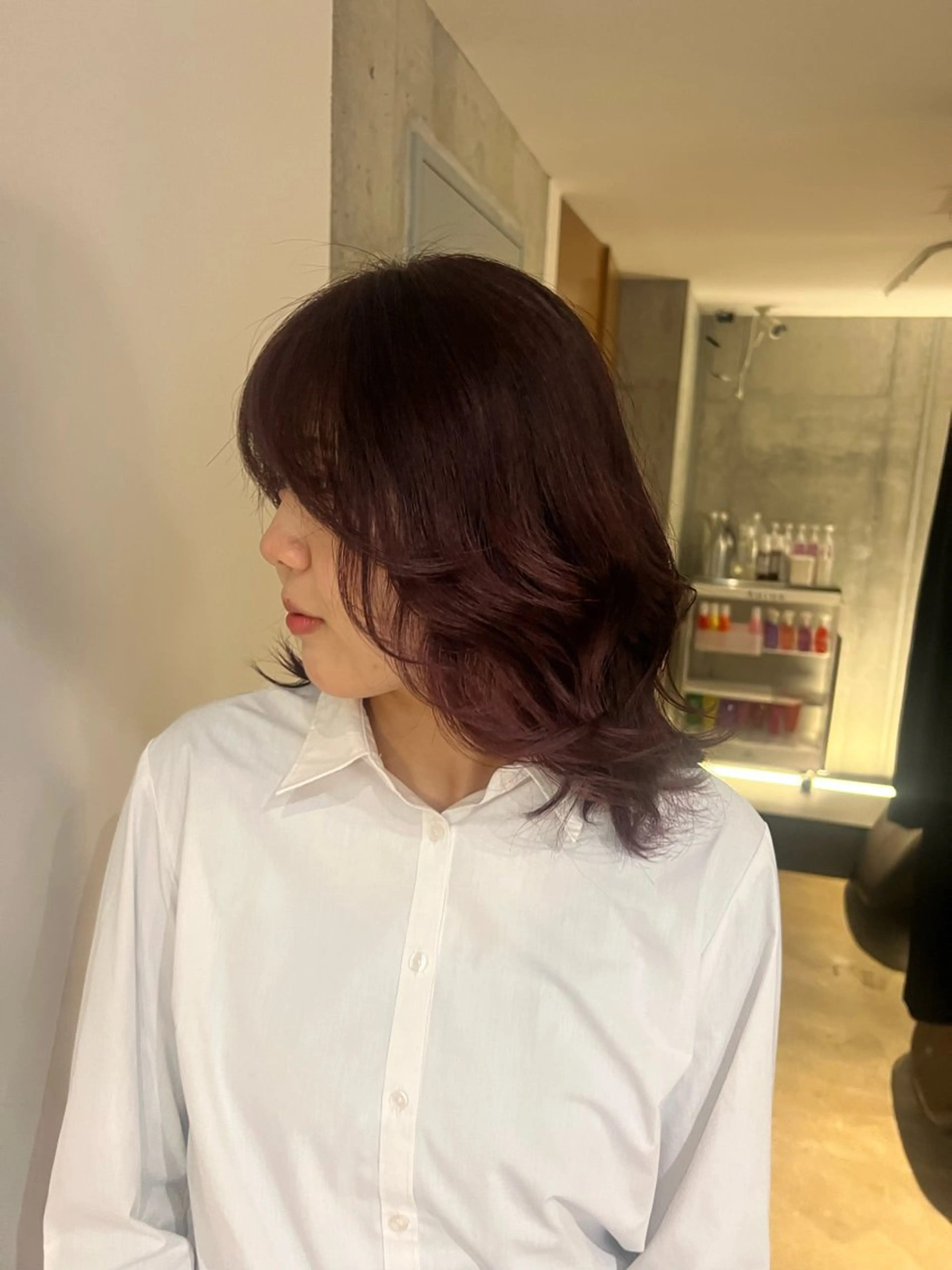 ミディアム カラー 三宅 凜佳のヘアスタイル