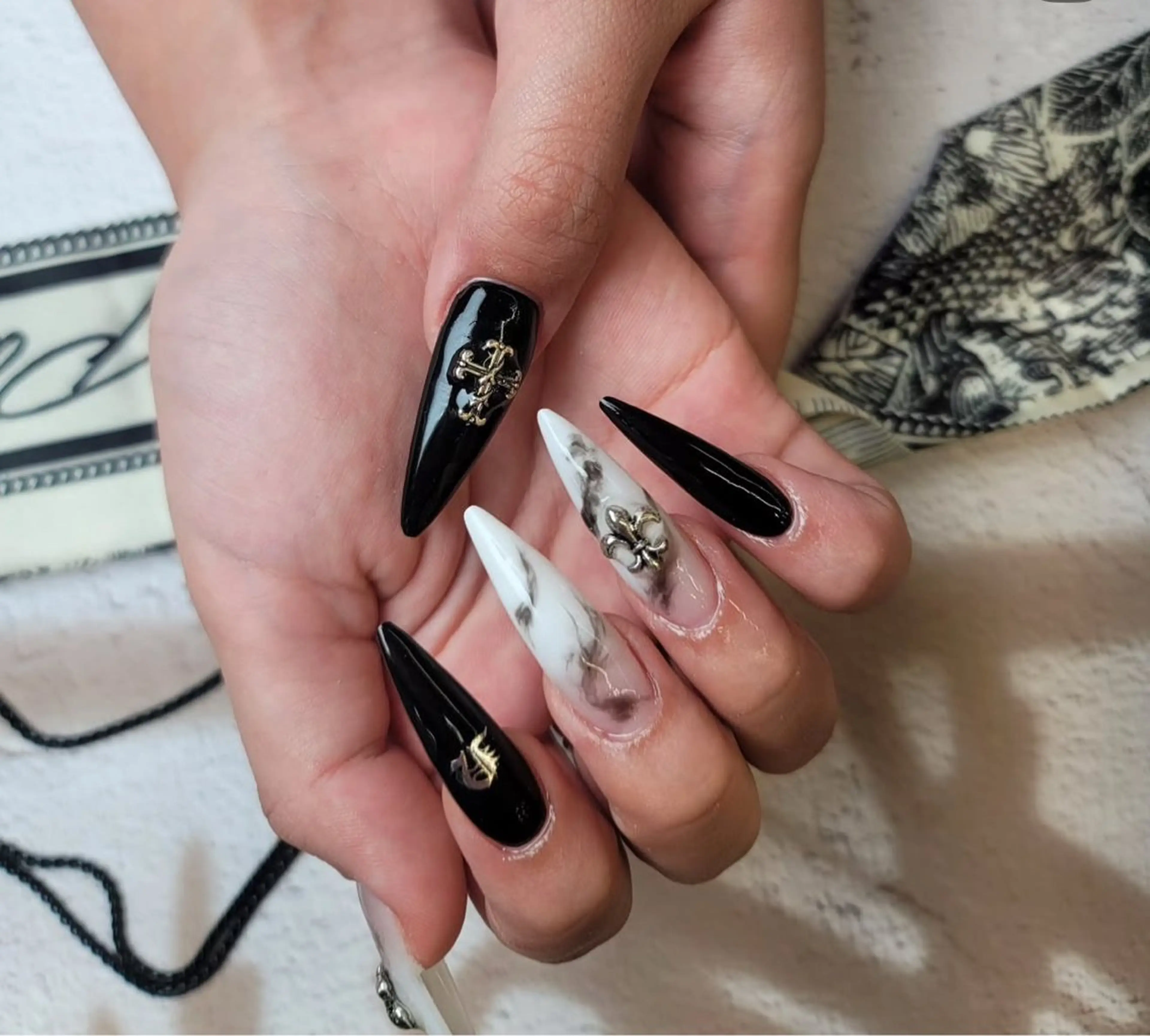 ネイル キラキラネイル マグネットネイル ミラーネイル ニュアンスネイル 春ネイル ハンドネイル Lina nail所属・Lunaa 池袋のネイルデザイン