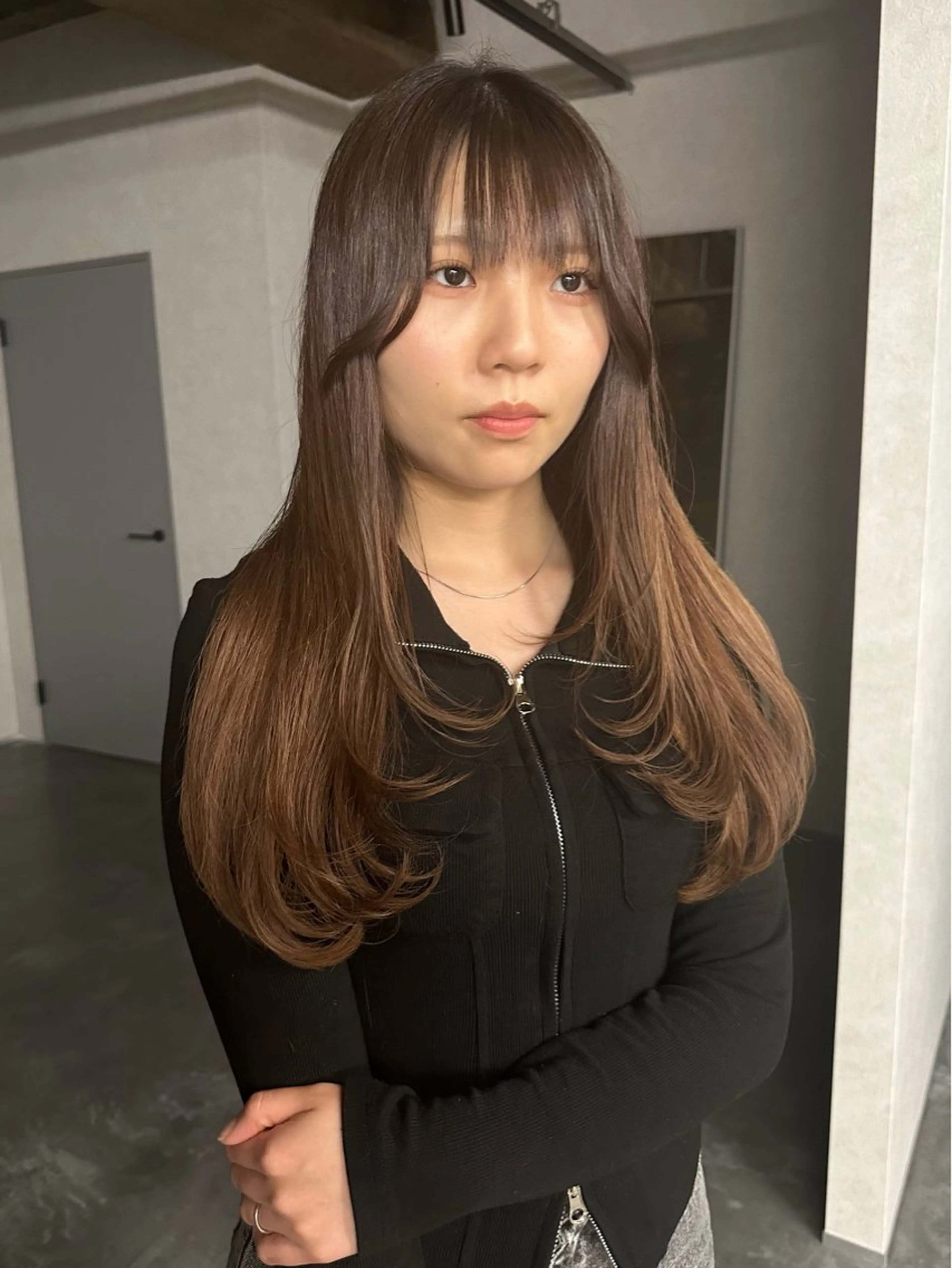 ロング 顔まわりレイヤー 顔周りカット レイヤーカット ofF ’elua所属・【ofF élua】 植田隆文のヘアスタイル