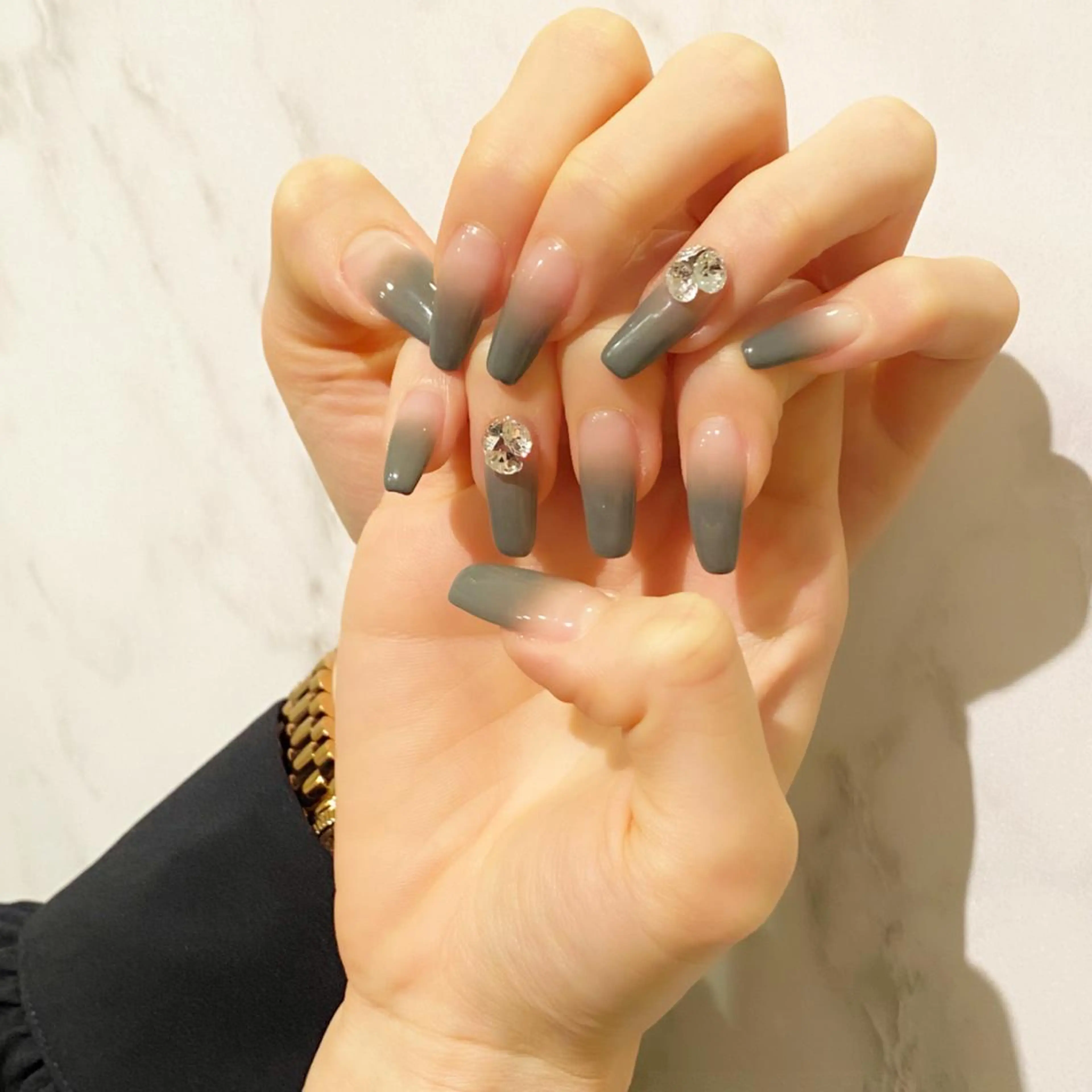 ネイル ストーンネイル プライベートネイルサロンkoyubi.所属・新宿南口 hitomiのネイルデザイン