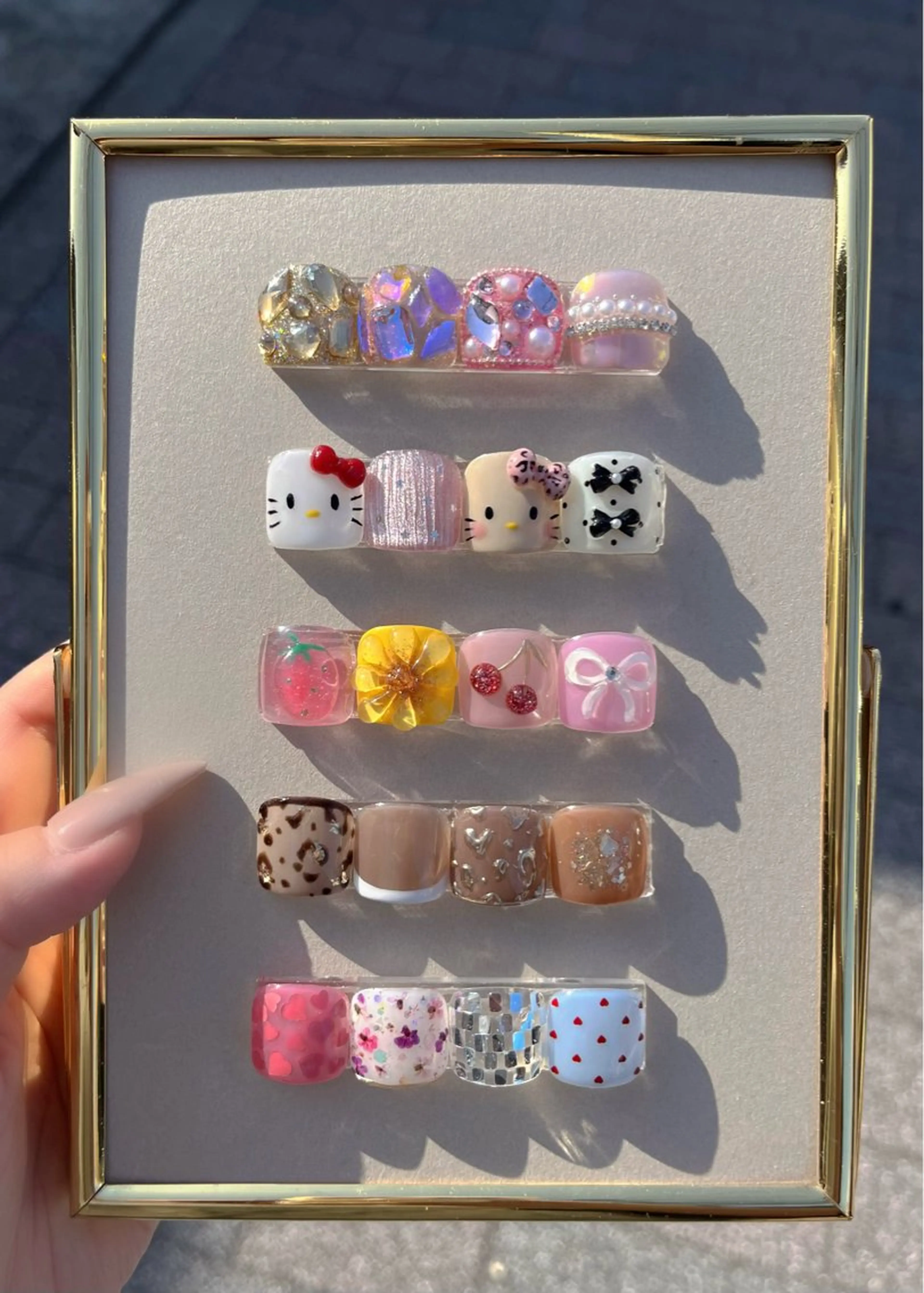 ネイル アートネイル フットネイル キラキラネイル マグネットネイル ワンカラーネイル nine.🦋 YUKOのネイルデザイン