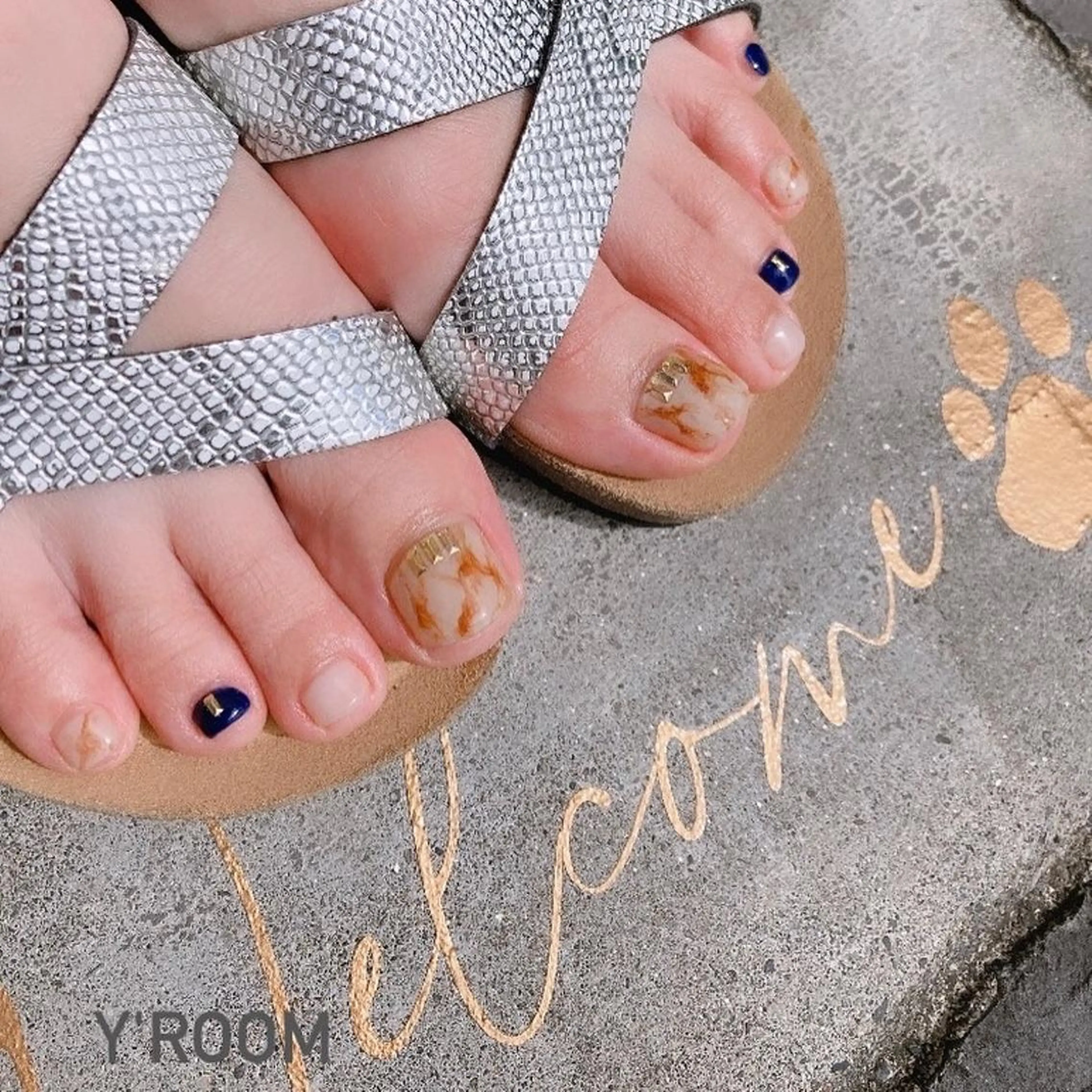 ネイル オーロラネイル フラッシュネイル フットネイル ジェルネイル 氷ネイル・うるうるネイル YUKA （ネイリスト）のネイルデザイン