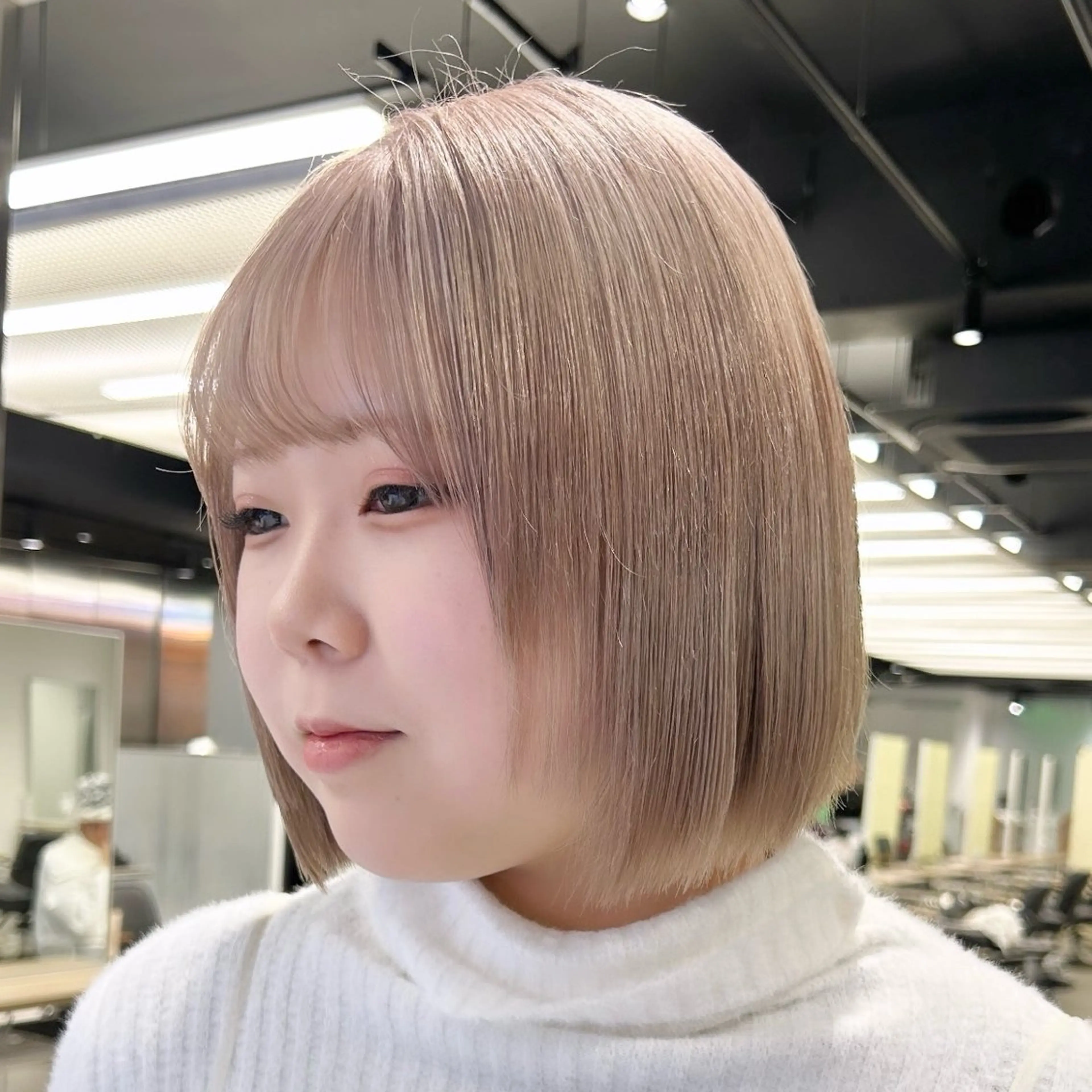 ミディアム カラー ブリーチ ケアブリーチ 透明感カラー ハイトーンカラー イルミナカラー ヘアカラー トリートメント メンズ/ボブ/パーマ /くるみのマツエク・マツパデザイン