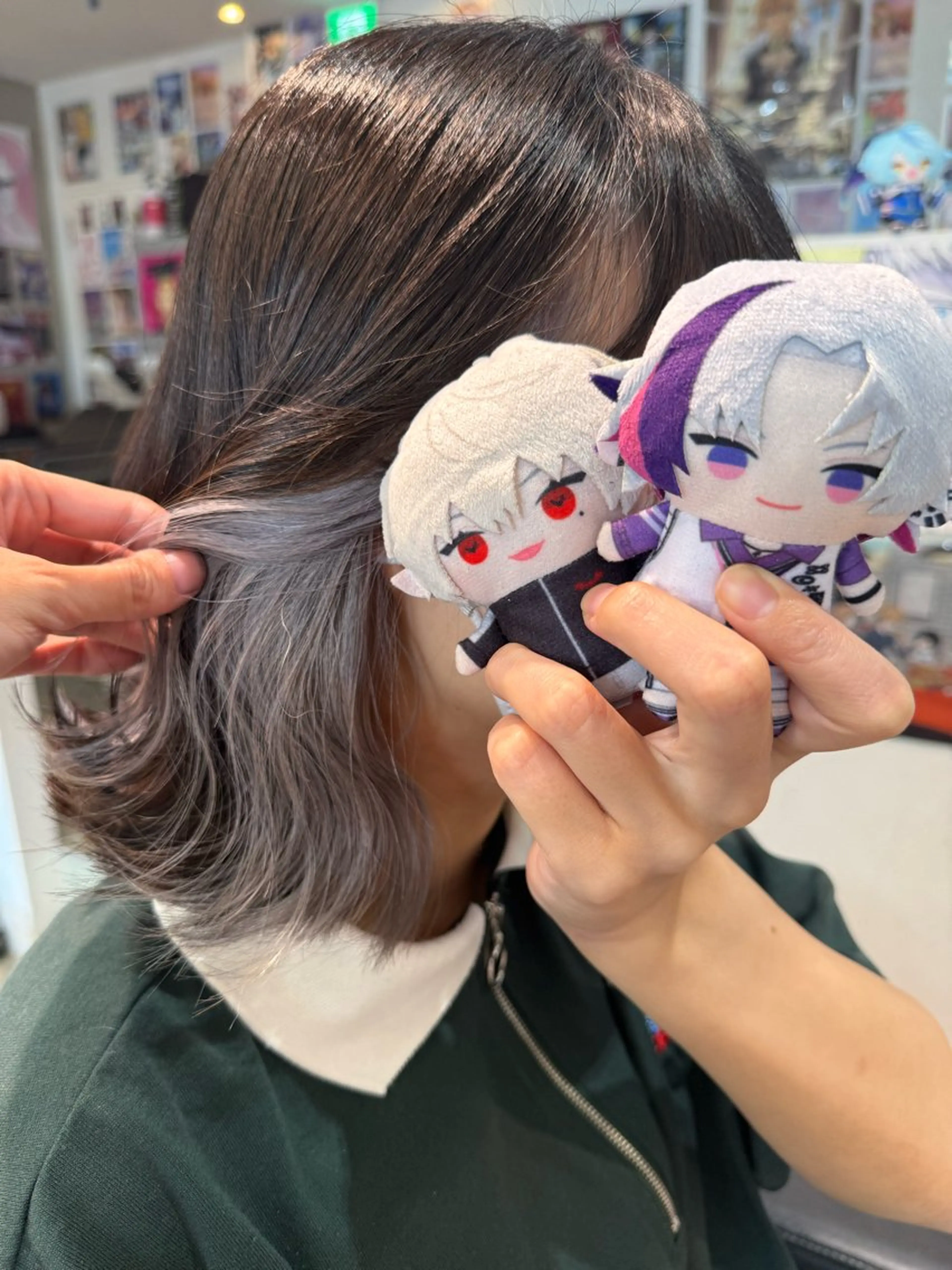 ロング カラー インナーカラー シルバー ヘアカラー インナーカラー/推し ウルフ/アニメカラーのヘアスタイル
