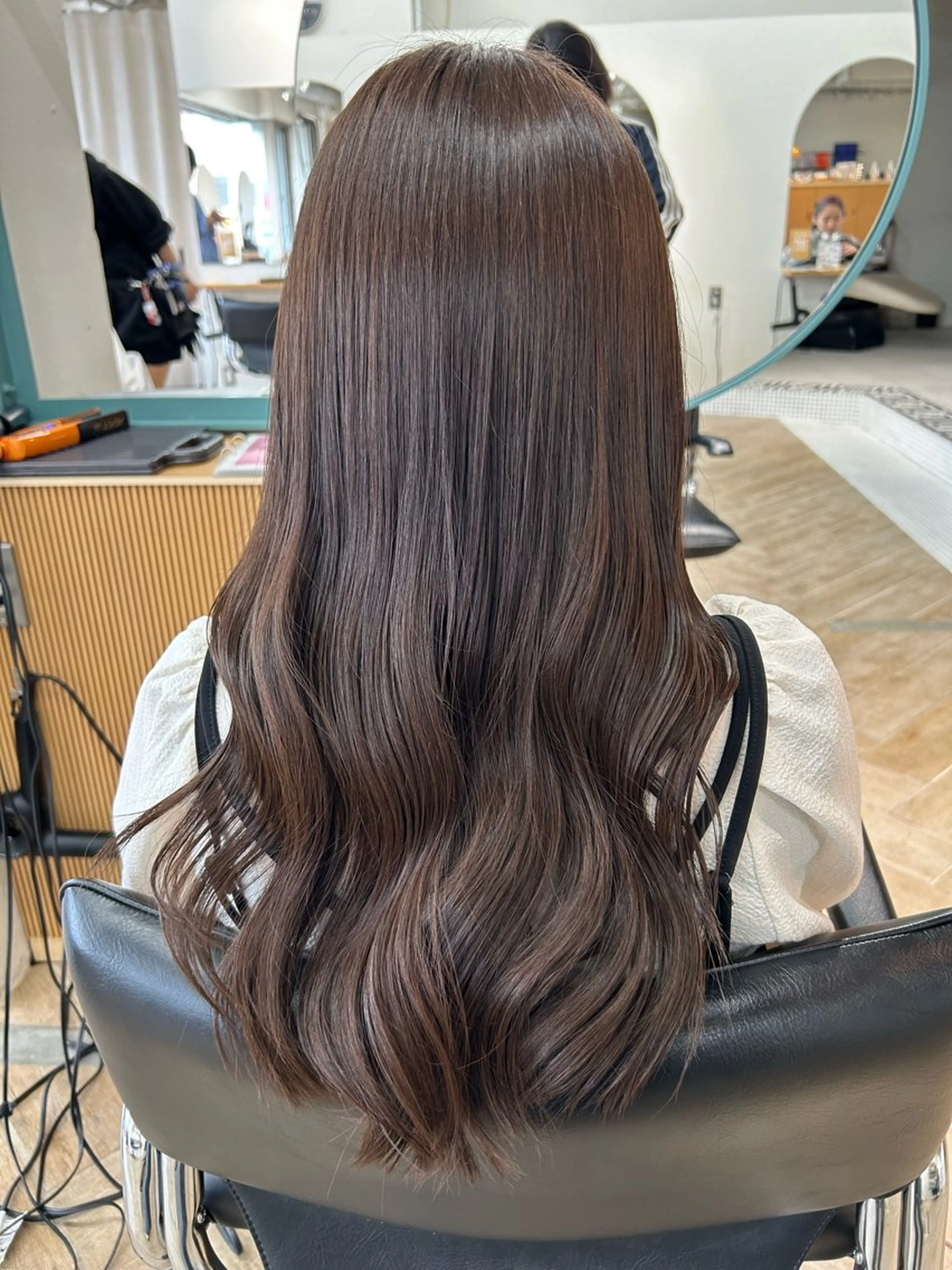 ミディアム カラー ヘアカラー ベージュ/ダブルカラ ー/新潟駅/青柳萌果のヘアスタイル