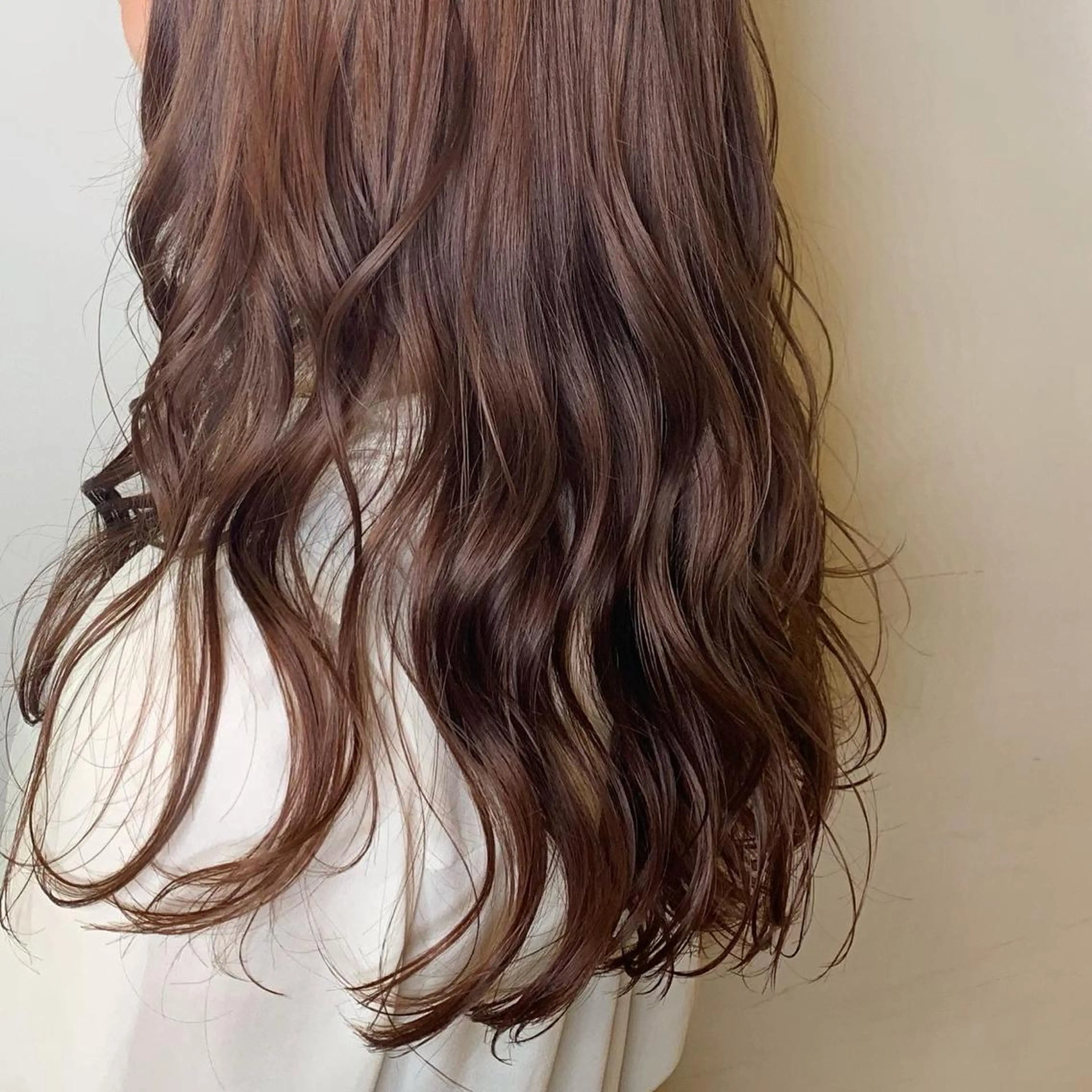 ロング カラー 小森 衣純のヘアスタイル