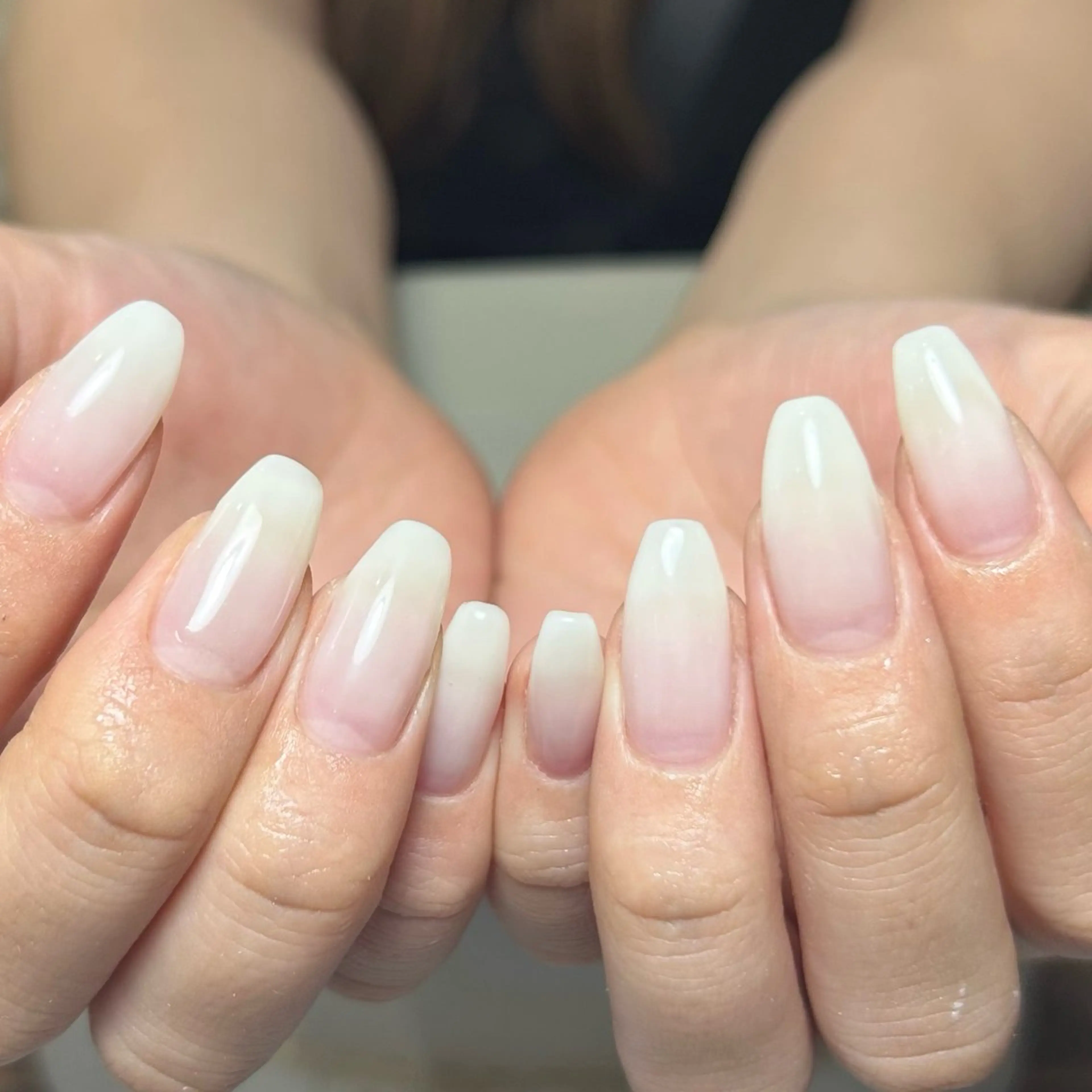 ネイル シンプルネイル ホワイト ハンドネイル scré as Ételのネイルデザイン